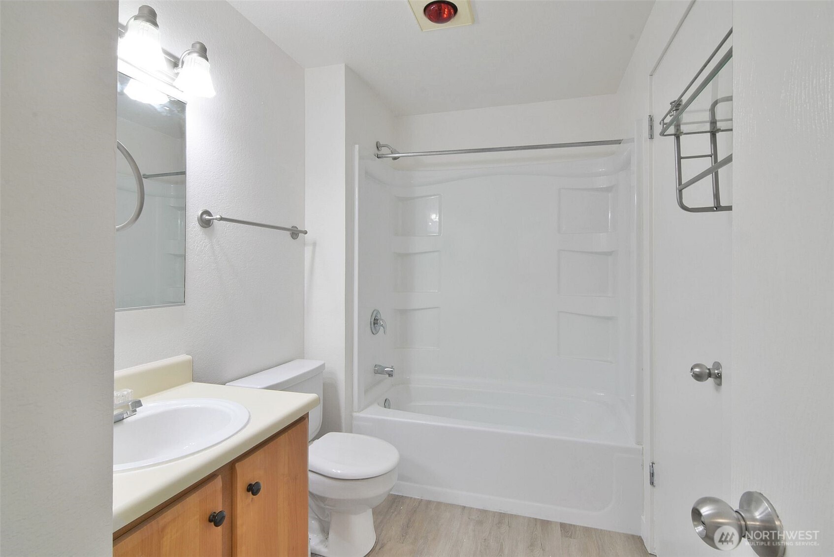 16817 Larch Way C202 Property Photo 14