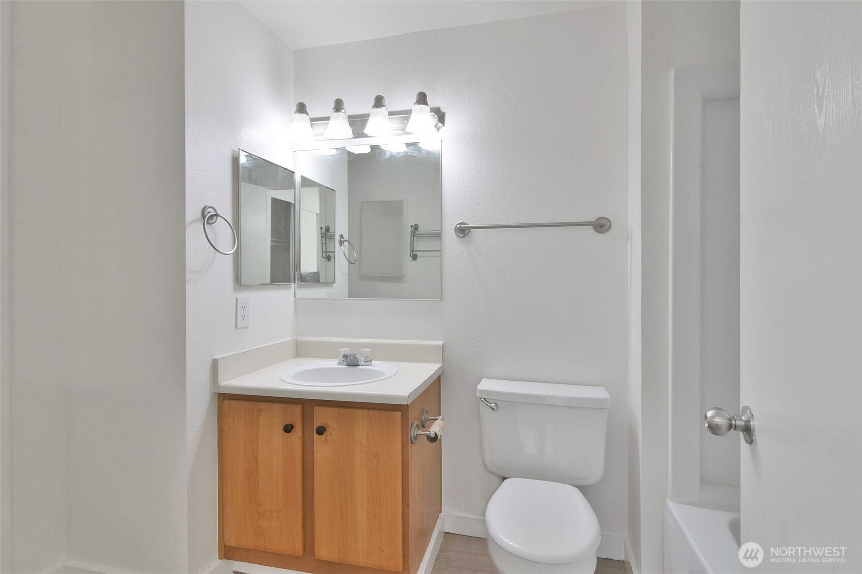 16817 Larch Way C202 Property Photo 15