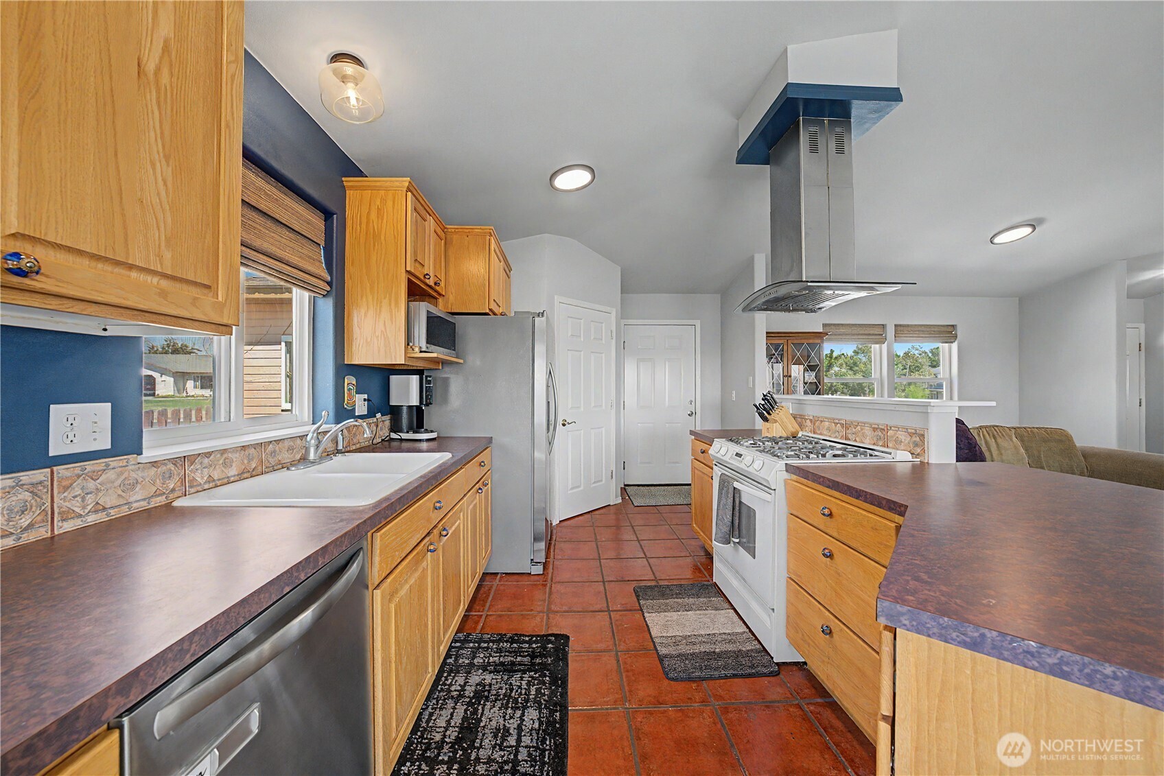 909 W Windrose Drive Property Photo 8