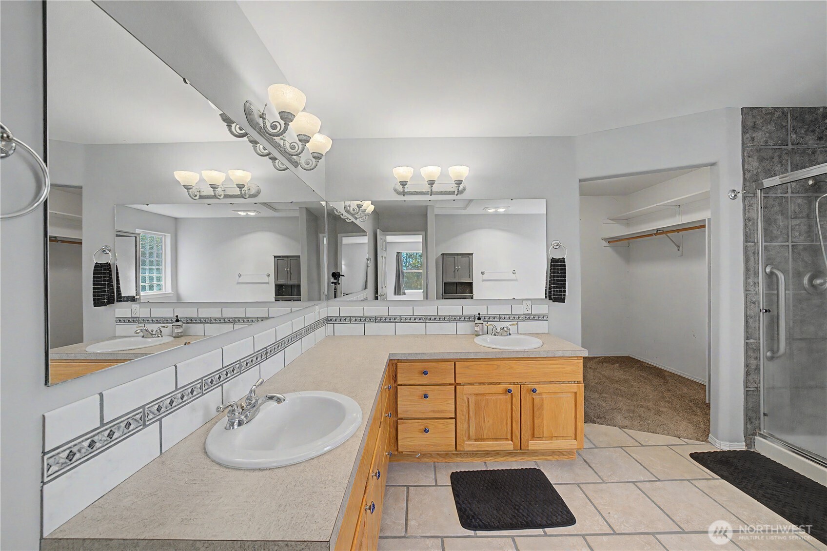 909 W Windrose Drive Property Photo 18