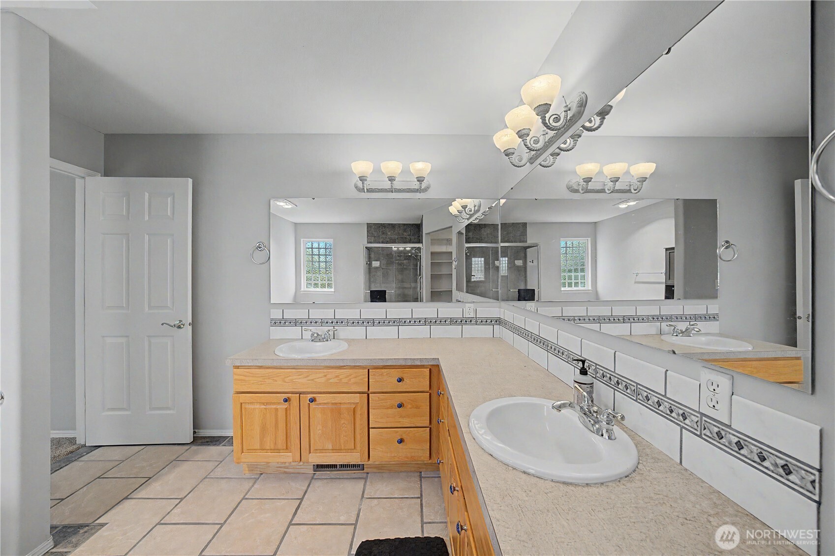 909 W Windrose Drive Property Photo 20