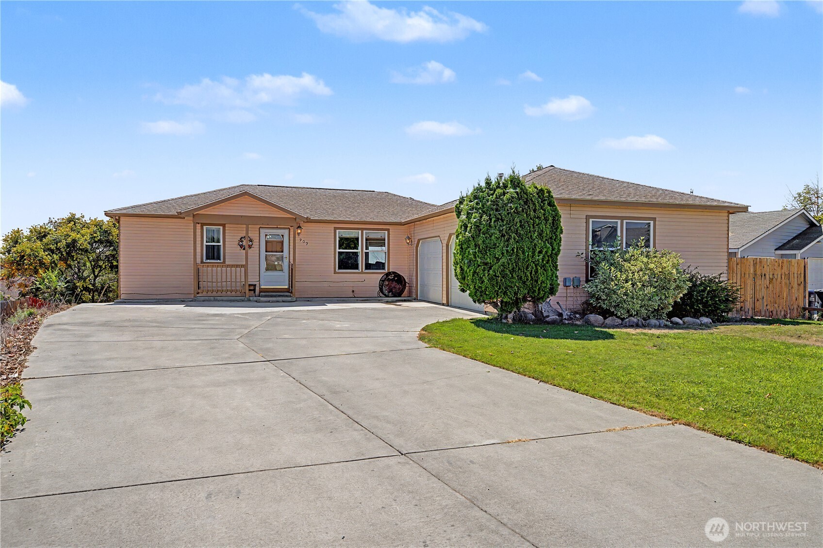 909 W Windrose Drive Property Photo 38