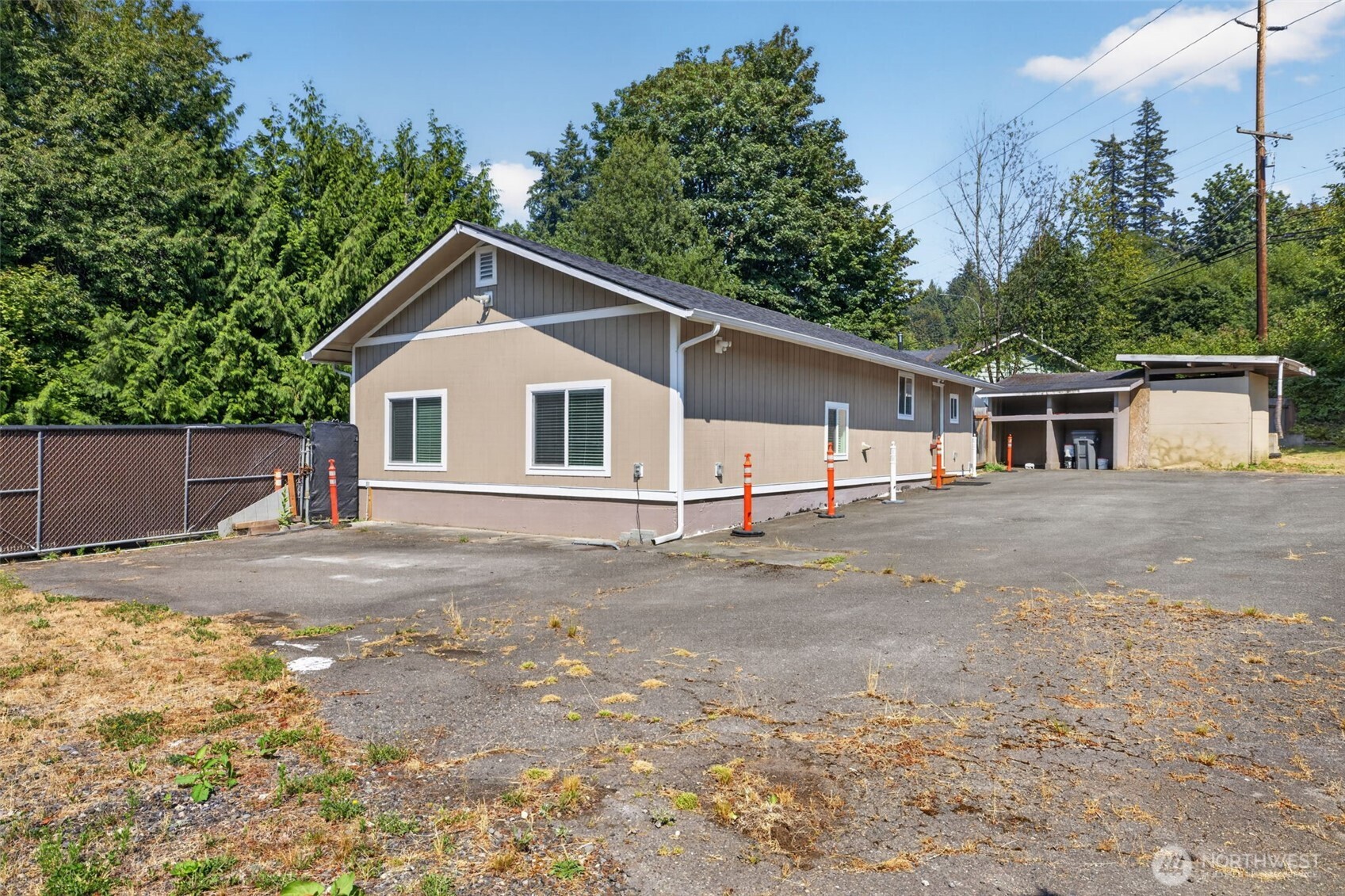 18701 Snohomish Avenue Property Photo 5