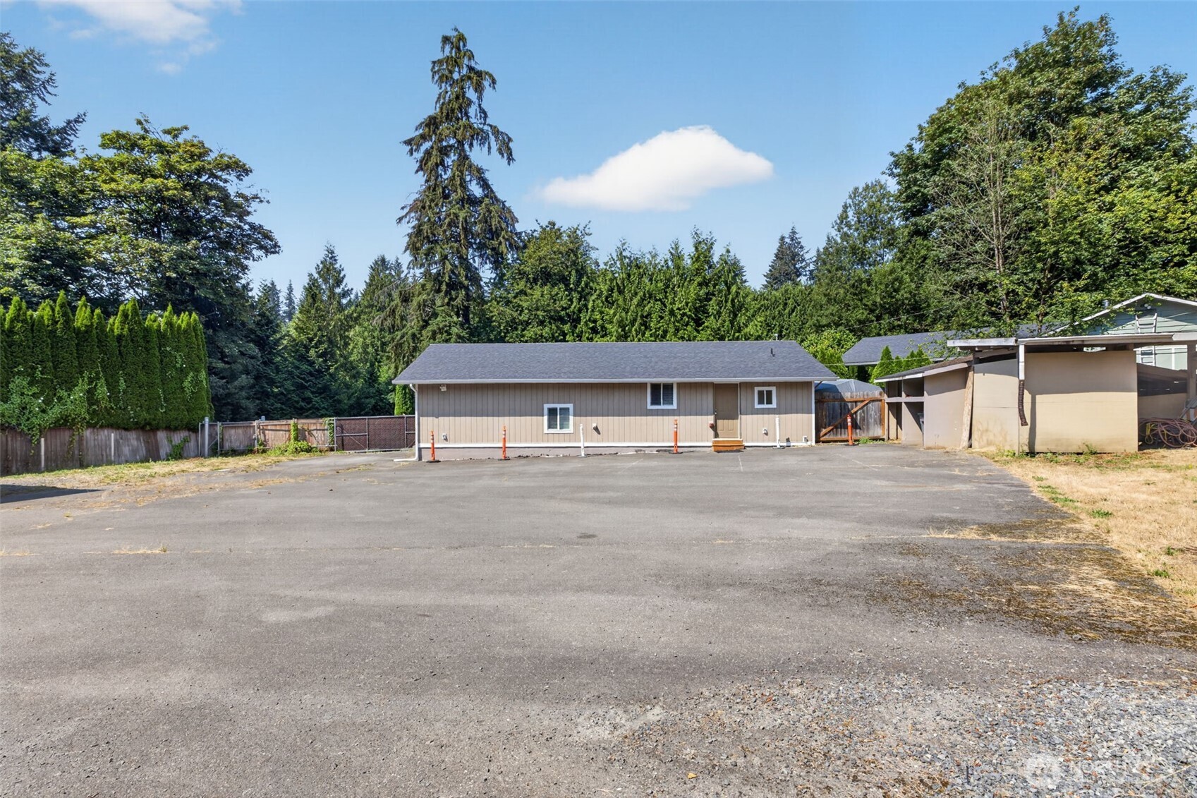 18701 Snohomish Avenue Property Photo 7