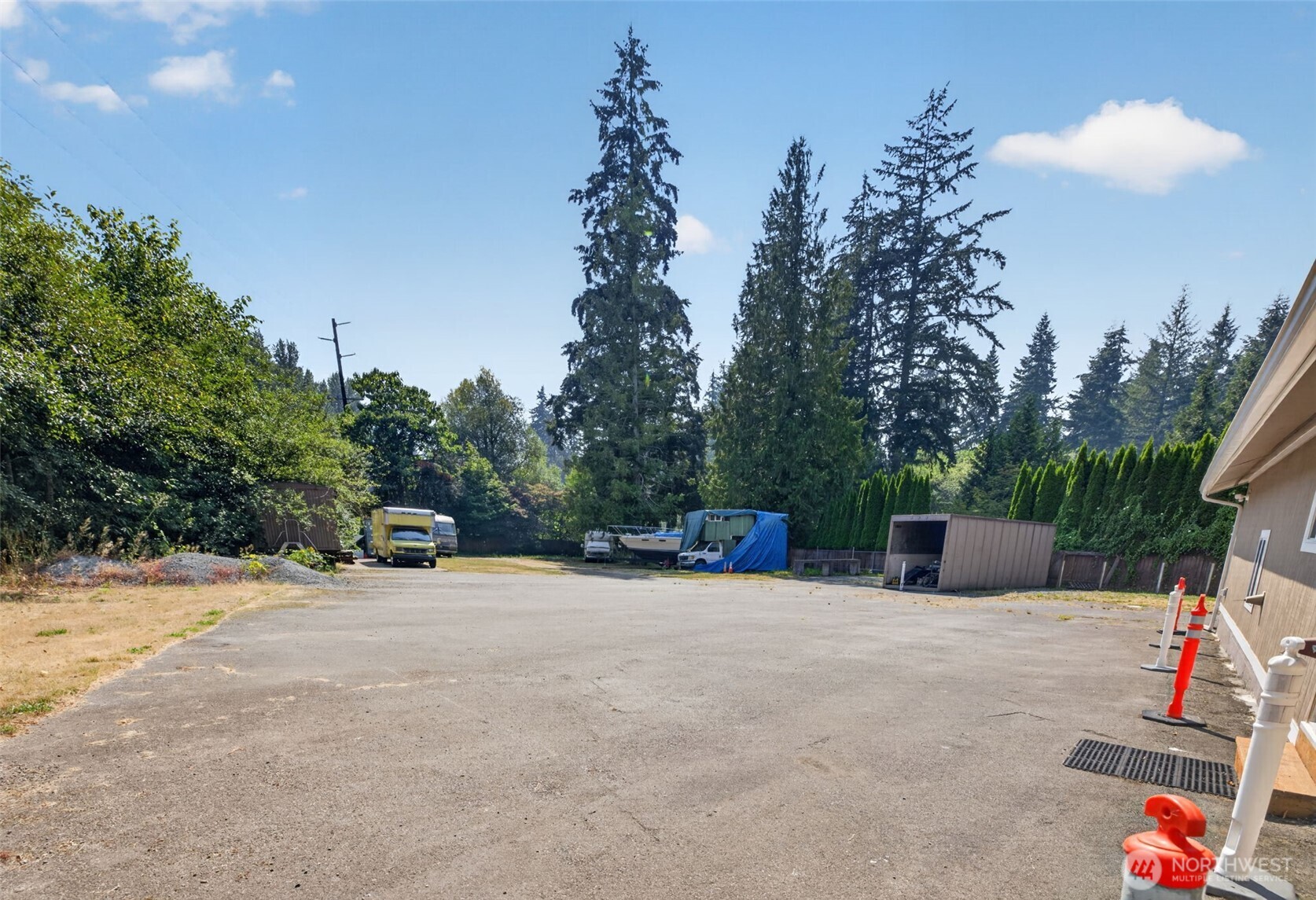 18701 Snohomish Avenue Property Photo 8