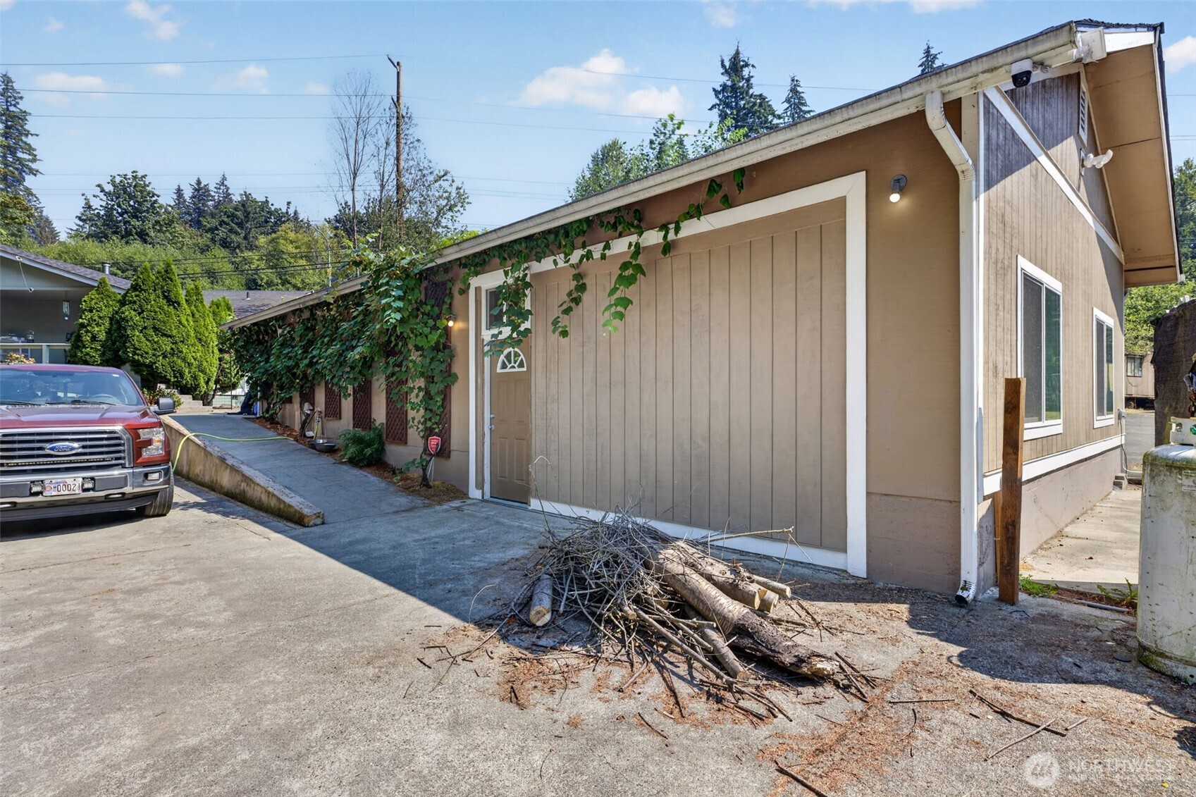 18701 Snohomish Avenue Property Photo 9