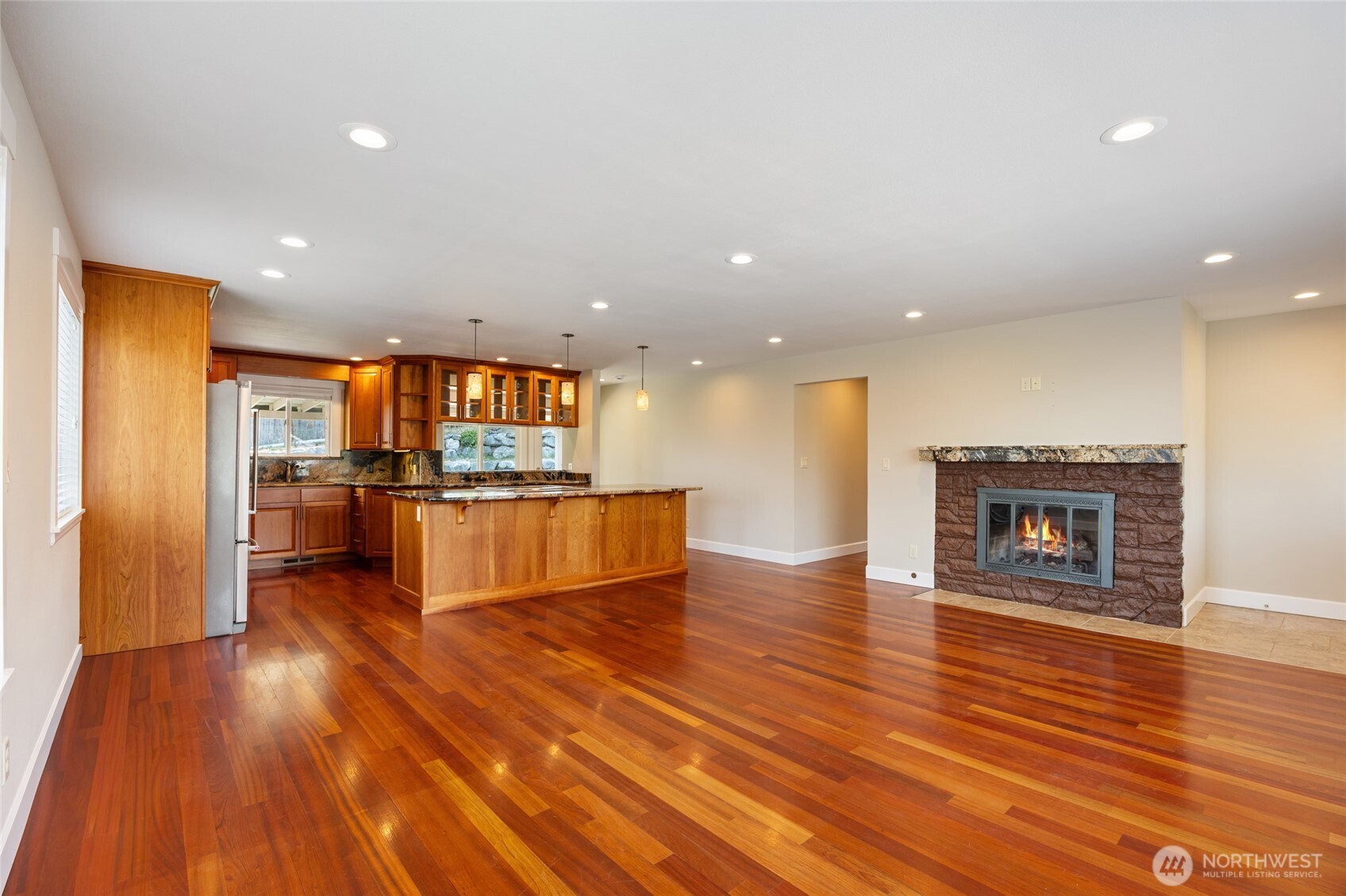 2315 Lester Street Property Photo 4