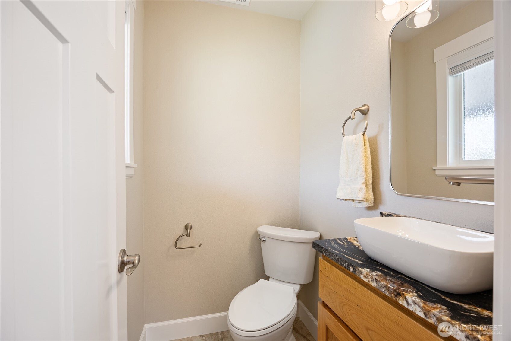 2315 Lester Street Property Photo 19