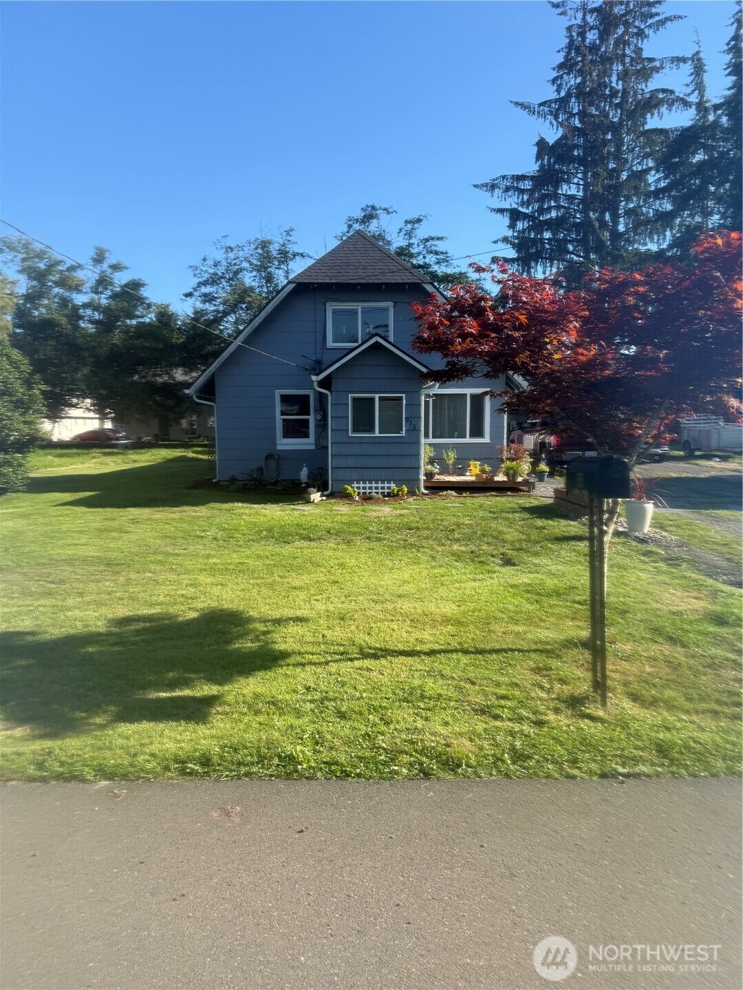 915 Thomas Street Property Photo 2