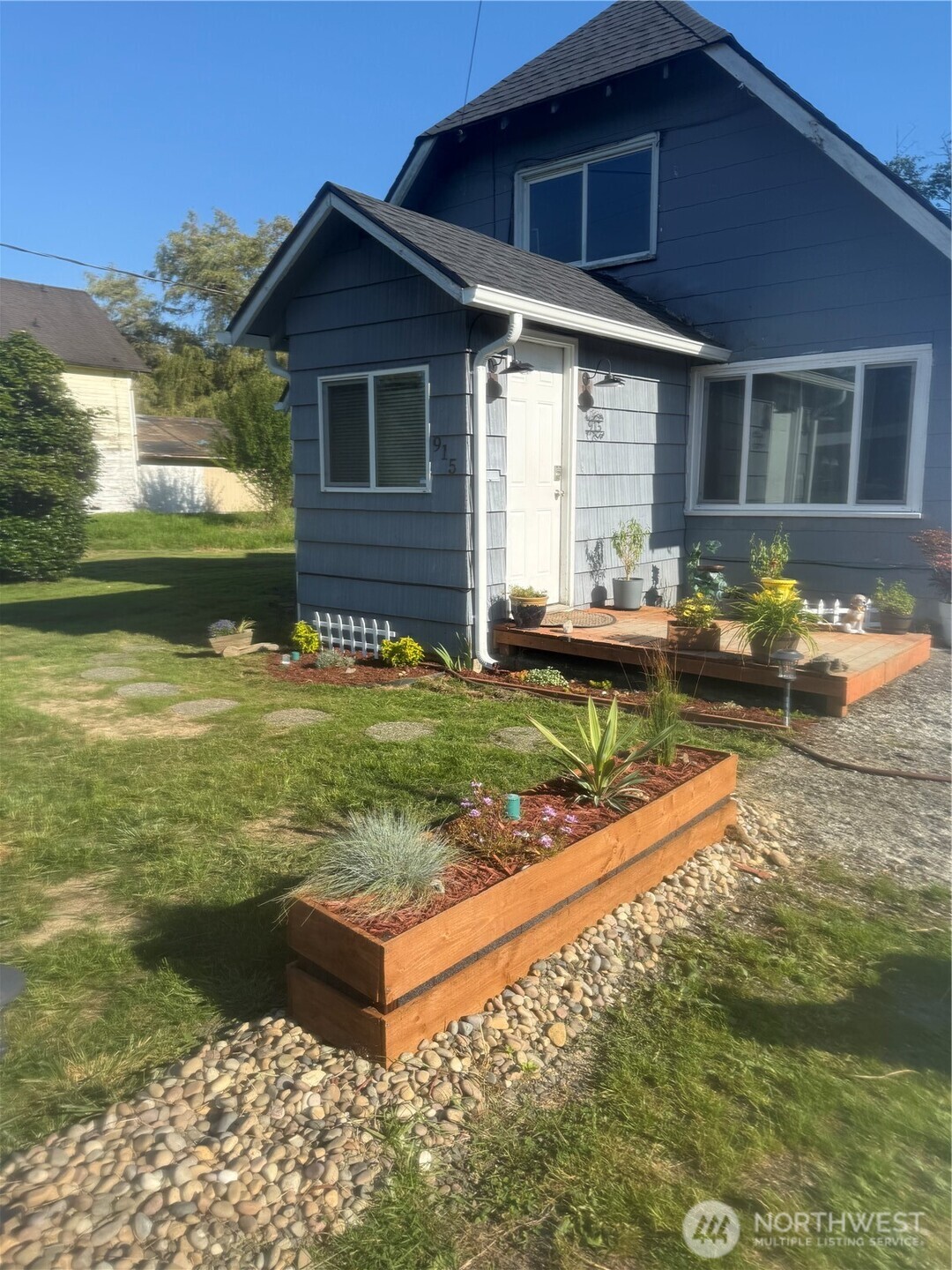 915 Thomas Street Property Photo 3