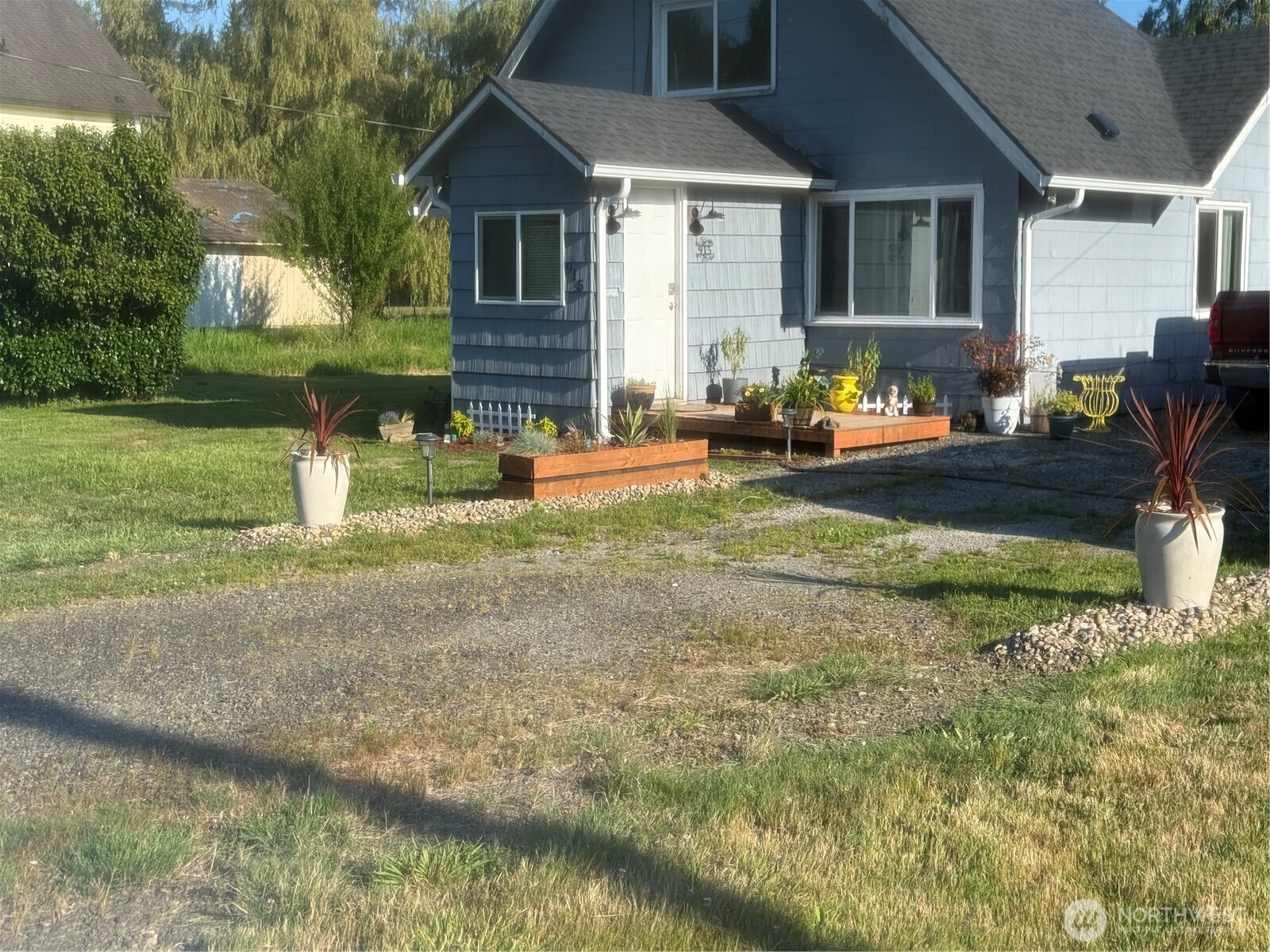 915 Thomas Street Property Photo 4