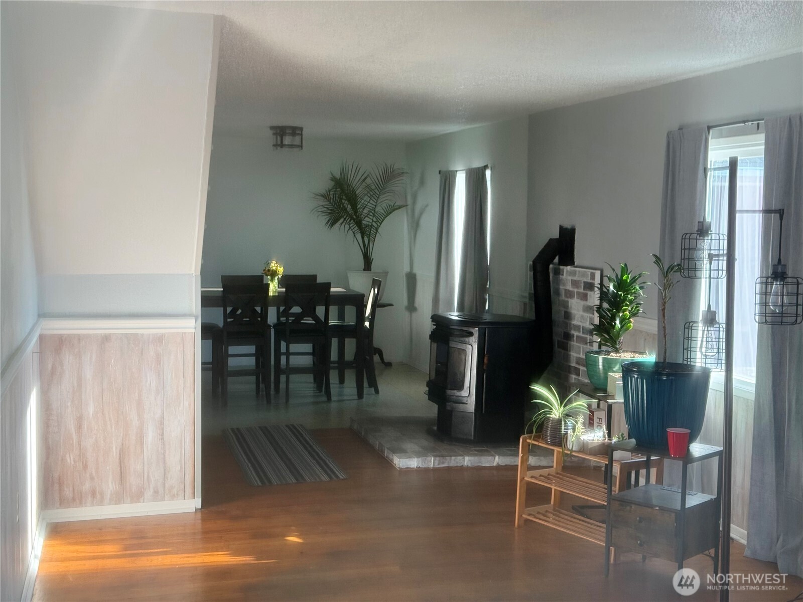 915 Thomas Street Property Photo 6