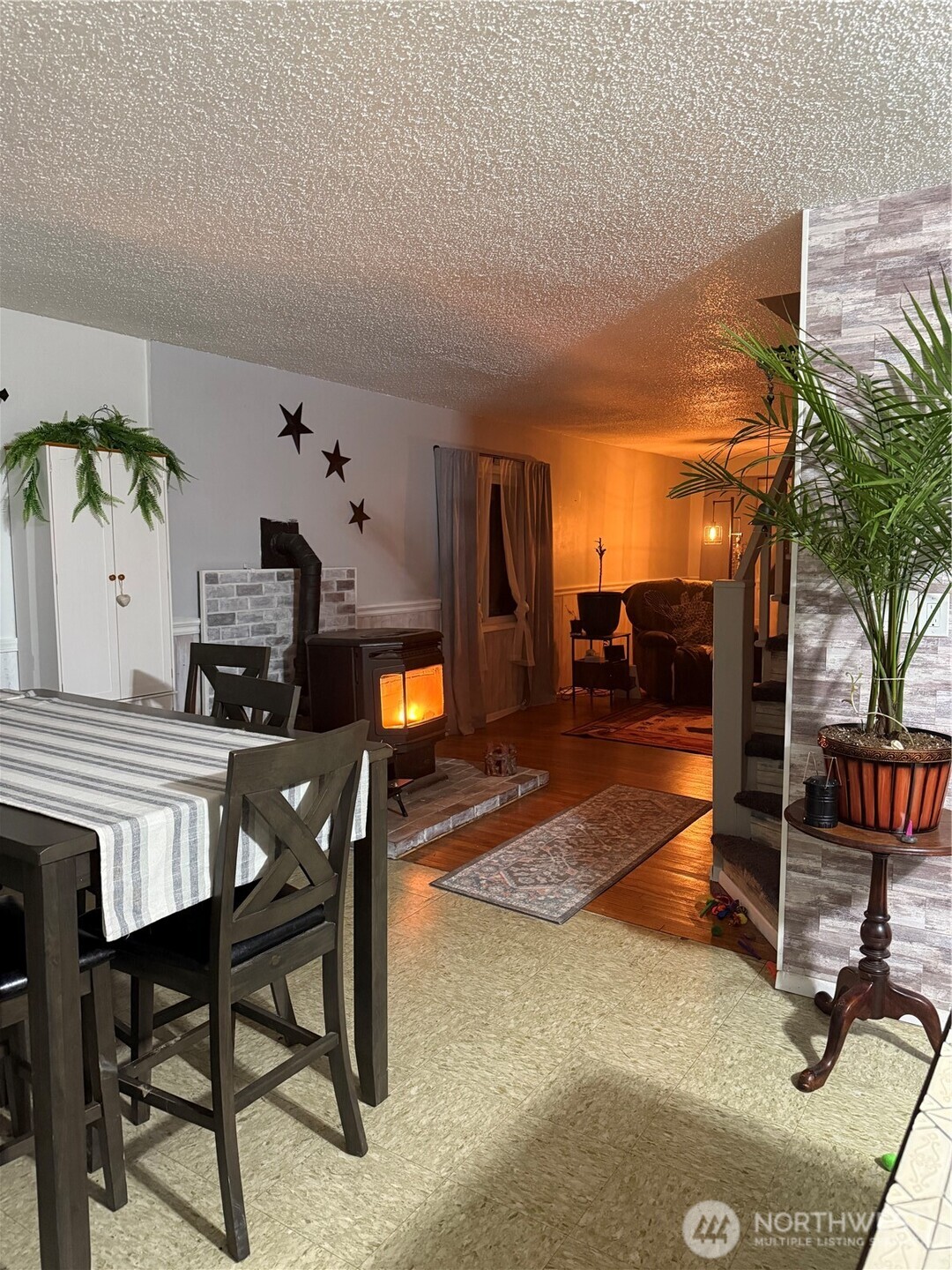 915 Thomas Street Property Photo 7