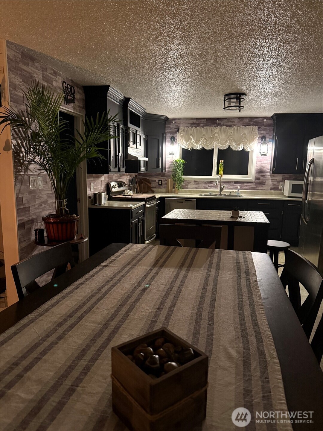 915 Thomas Street Property Photo 13