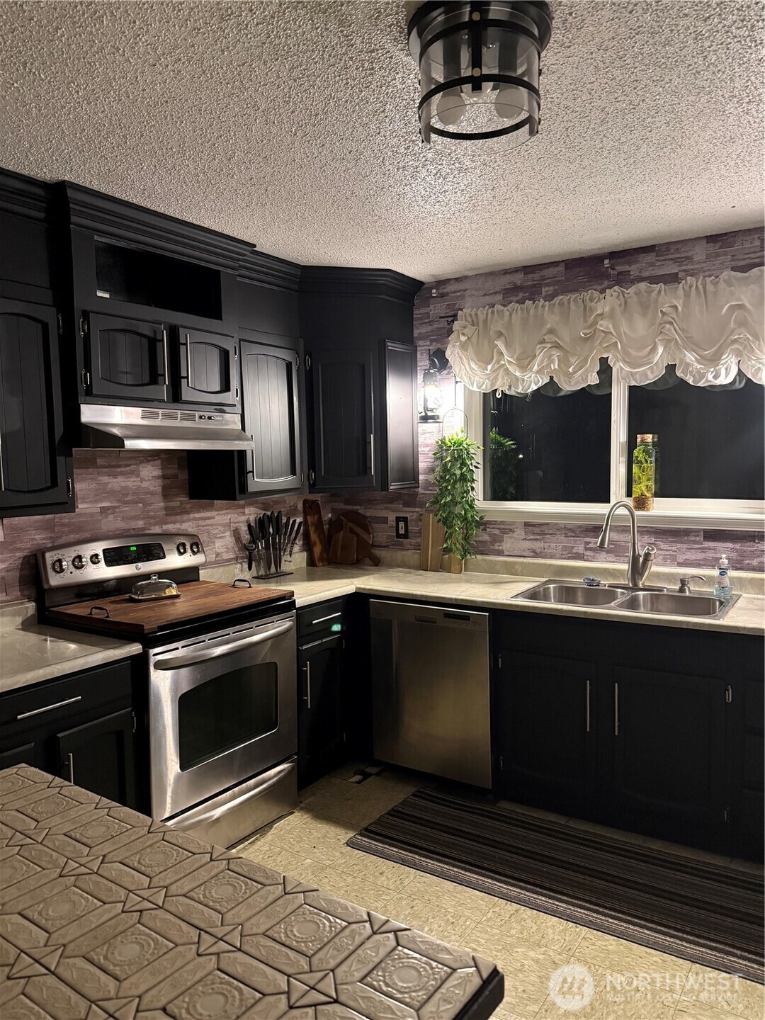 915 Thomas Street Property Photo 15