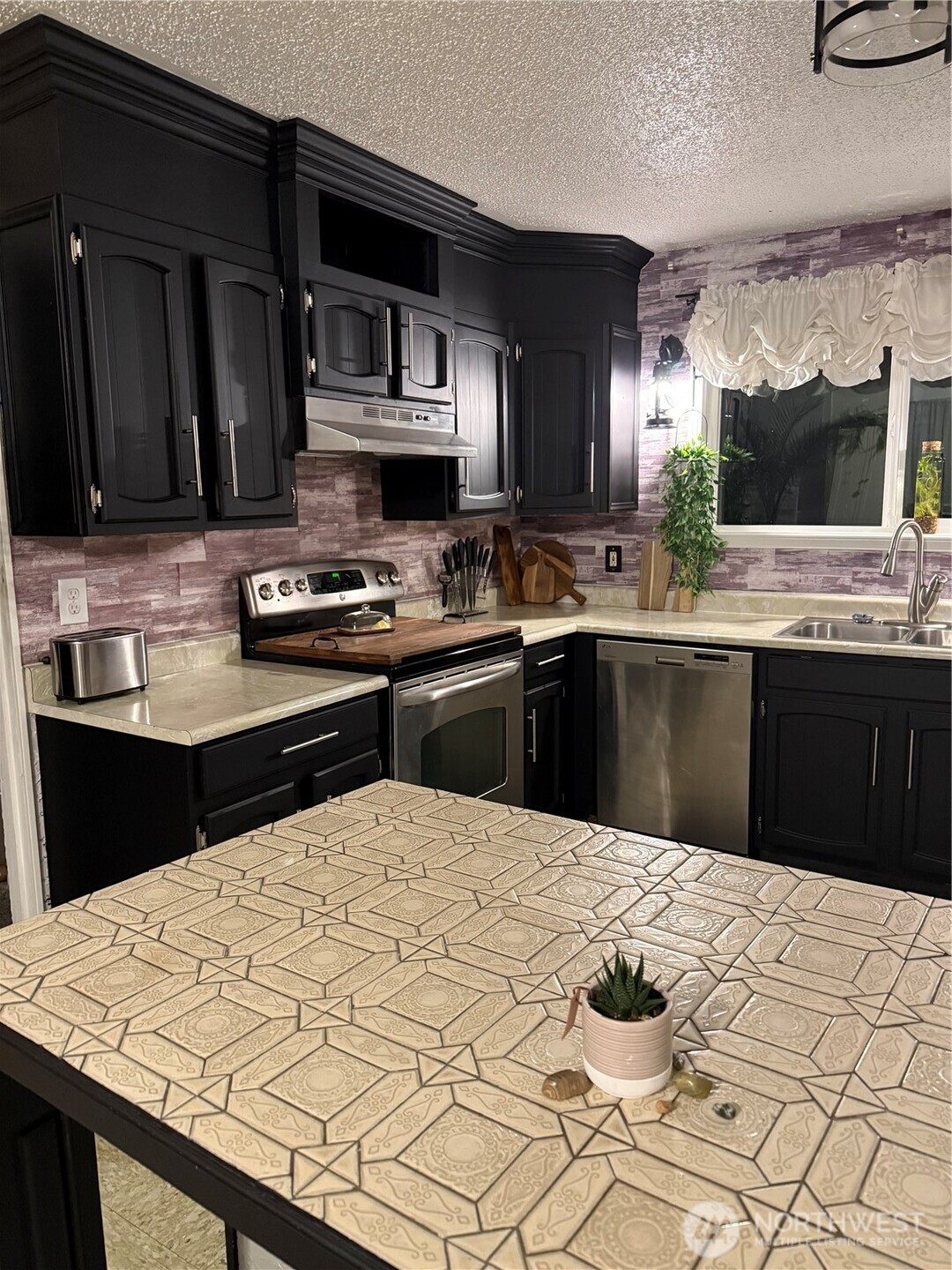 915 Thomas Street Property Photo 16