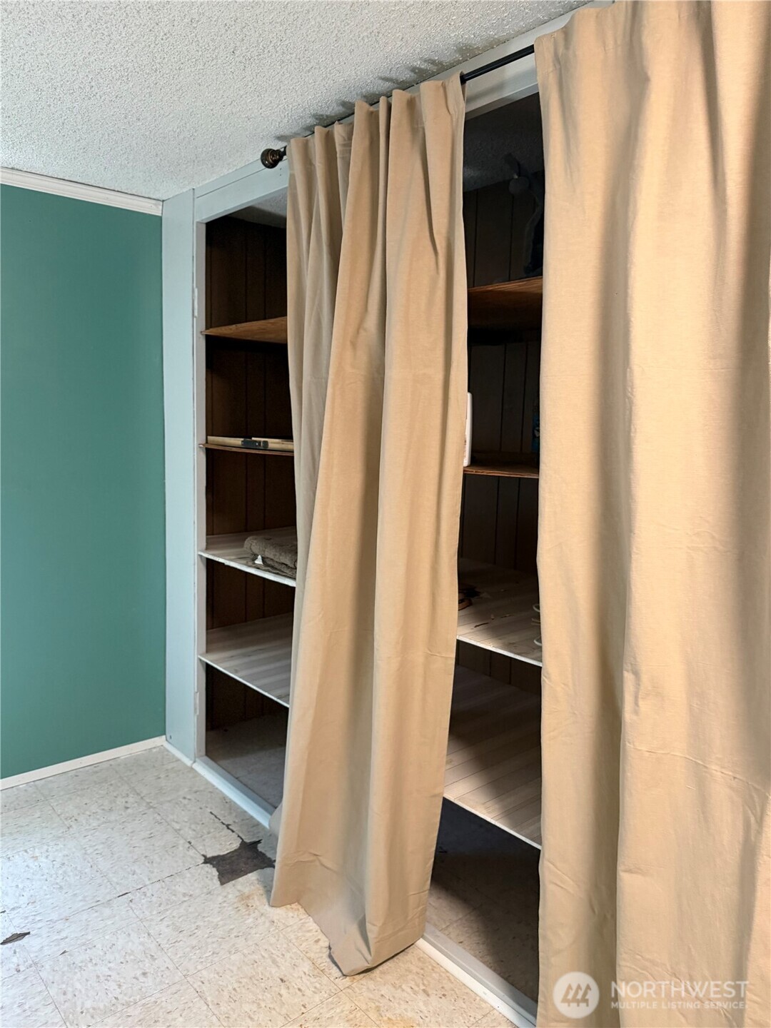 915 Thomas Street Property Photo 22