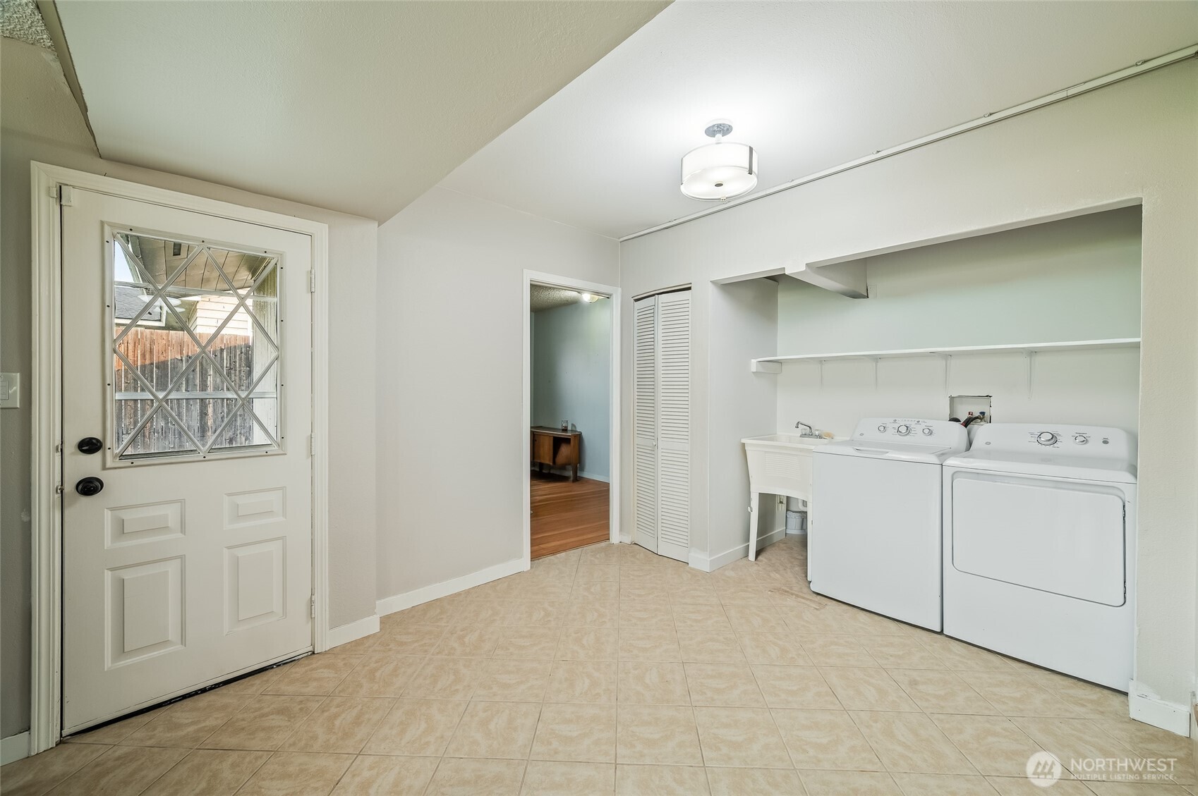 203 Se 1st Property Photo 16