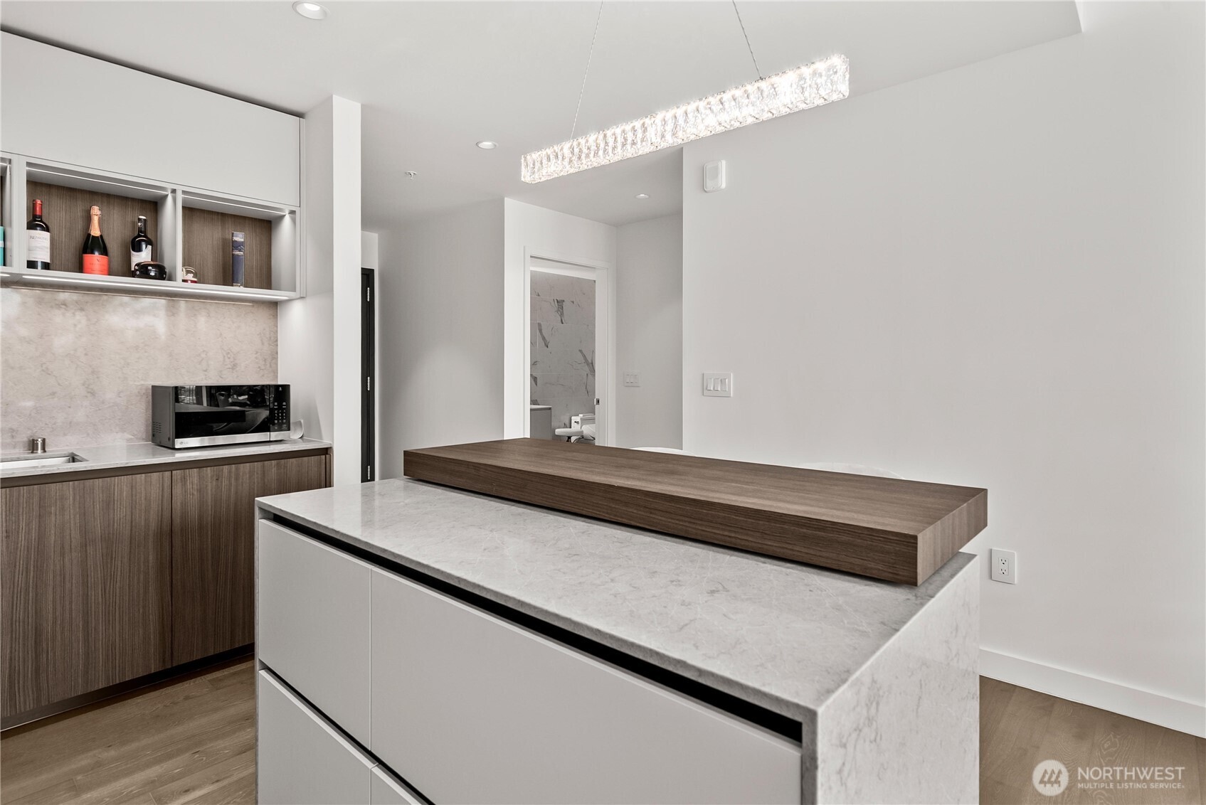 889 Avenue Square 302 Property Photo 8