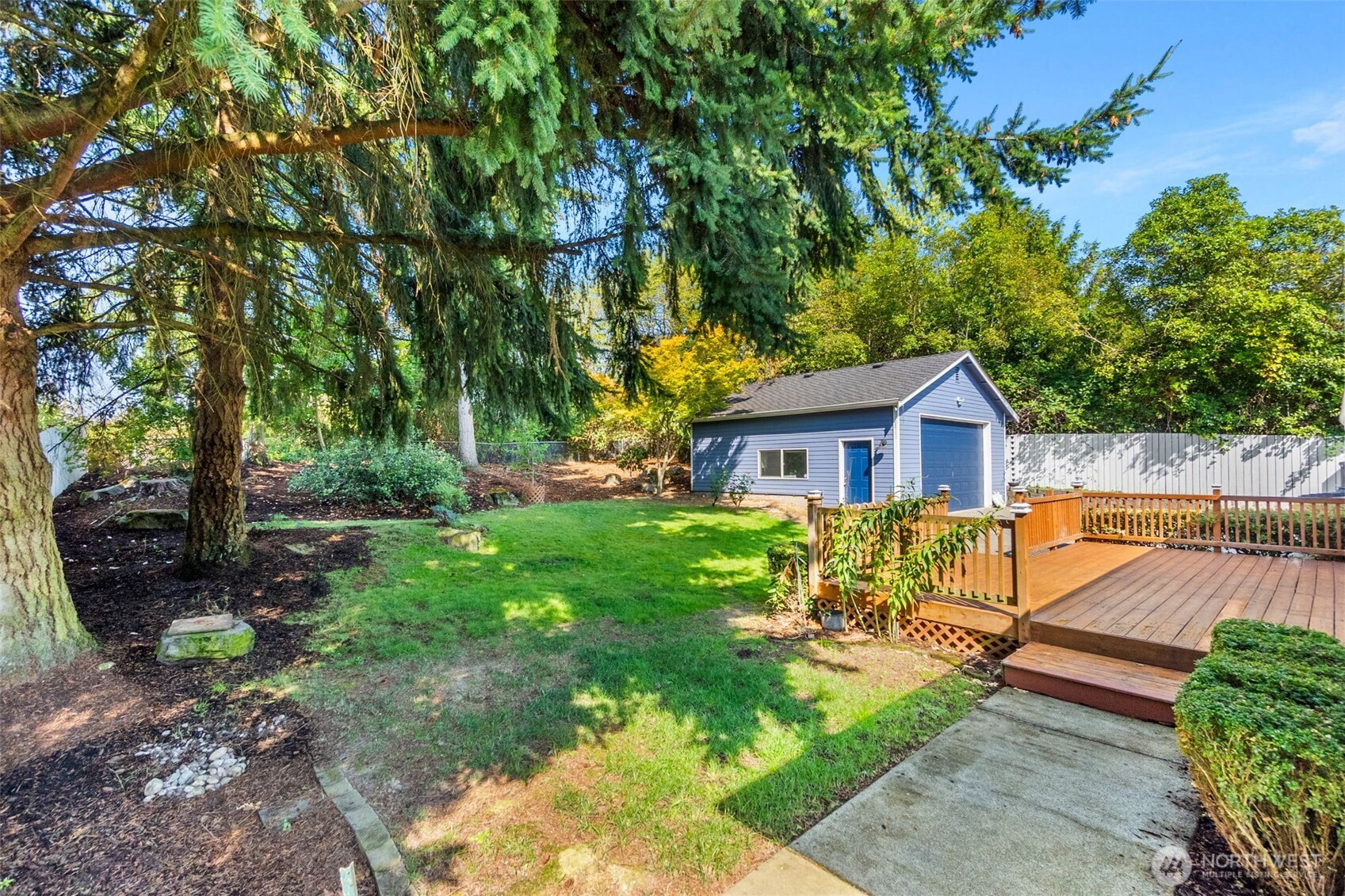 3902 Larchmont Avenue Property Photo 9