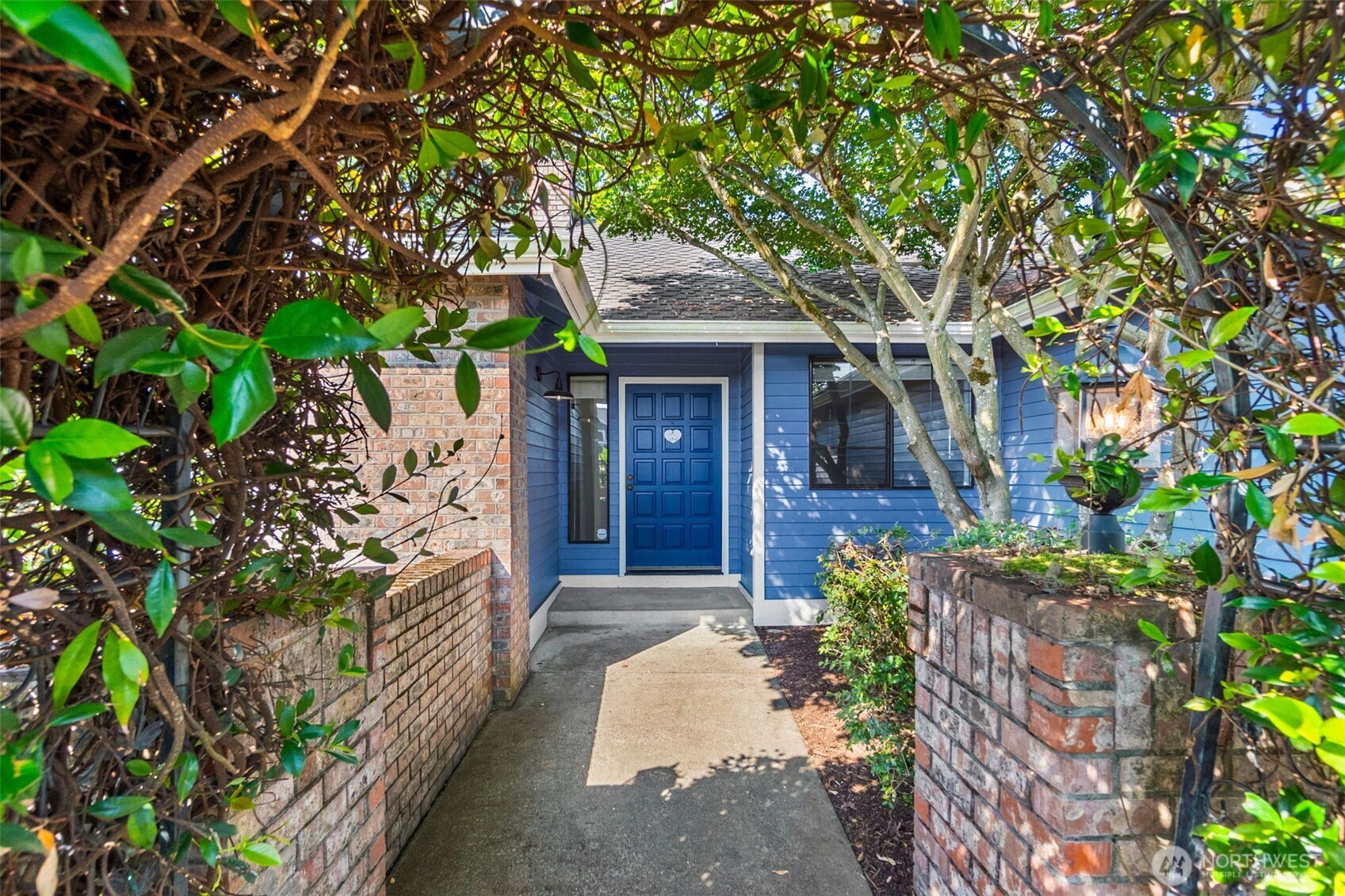 3902 Larchmont Avenue Property Photo 11