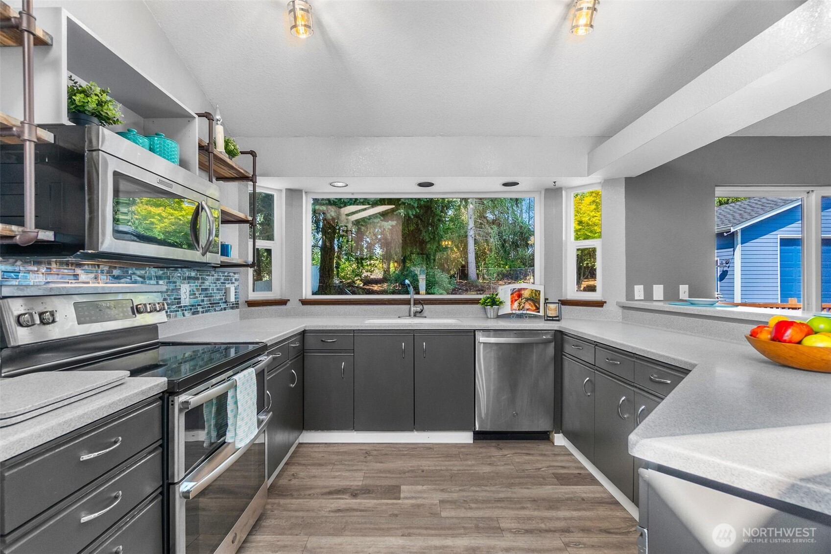 3902 Larchmont Avenue Property Photo 15