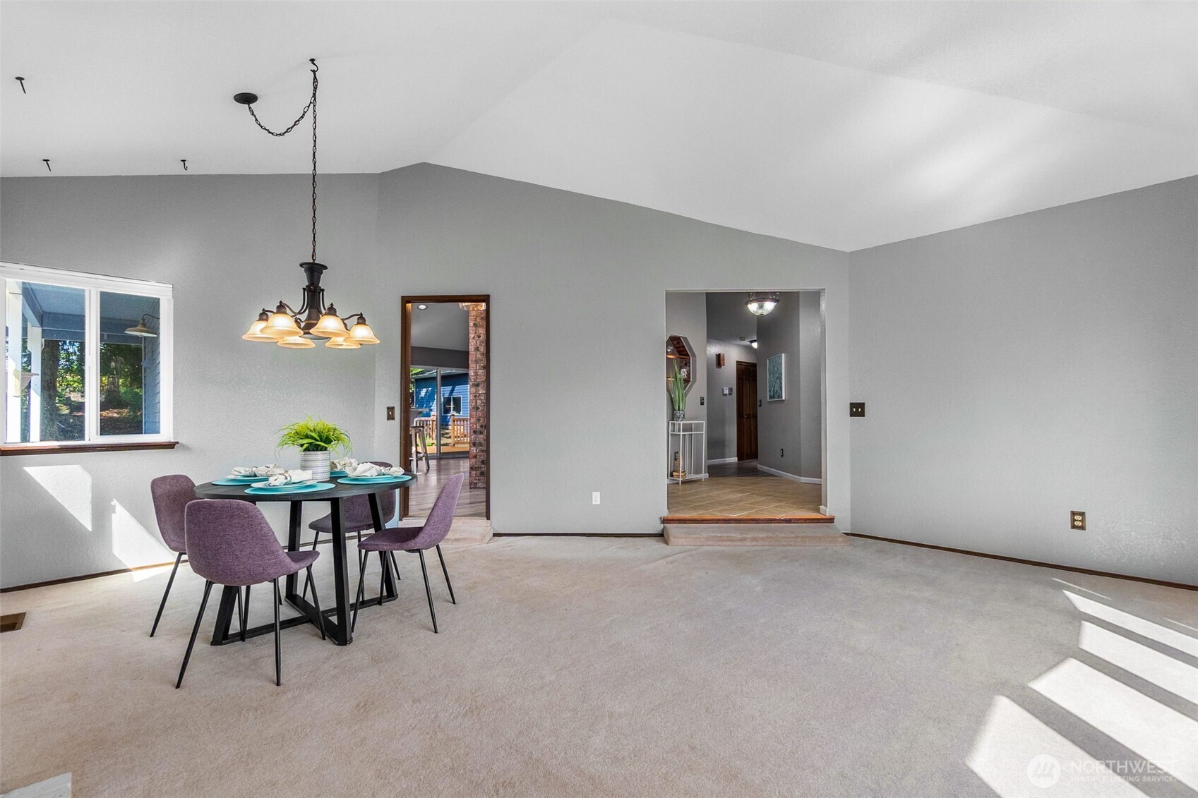 3902 Larchmont Avenue Property Photo 24