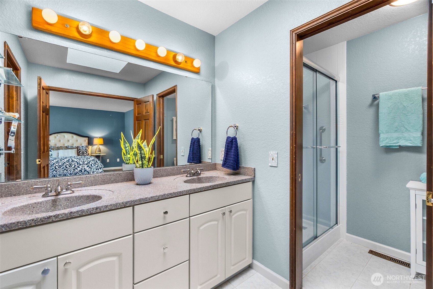 3902 Larchmont Avenue Property Photo 29