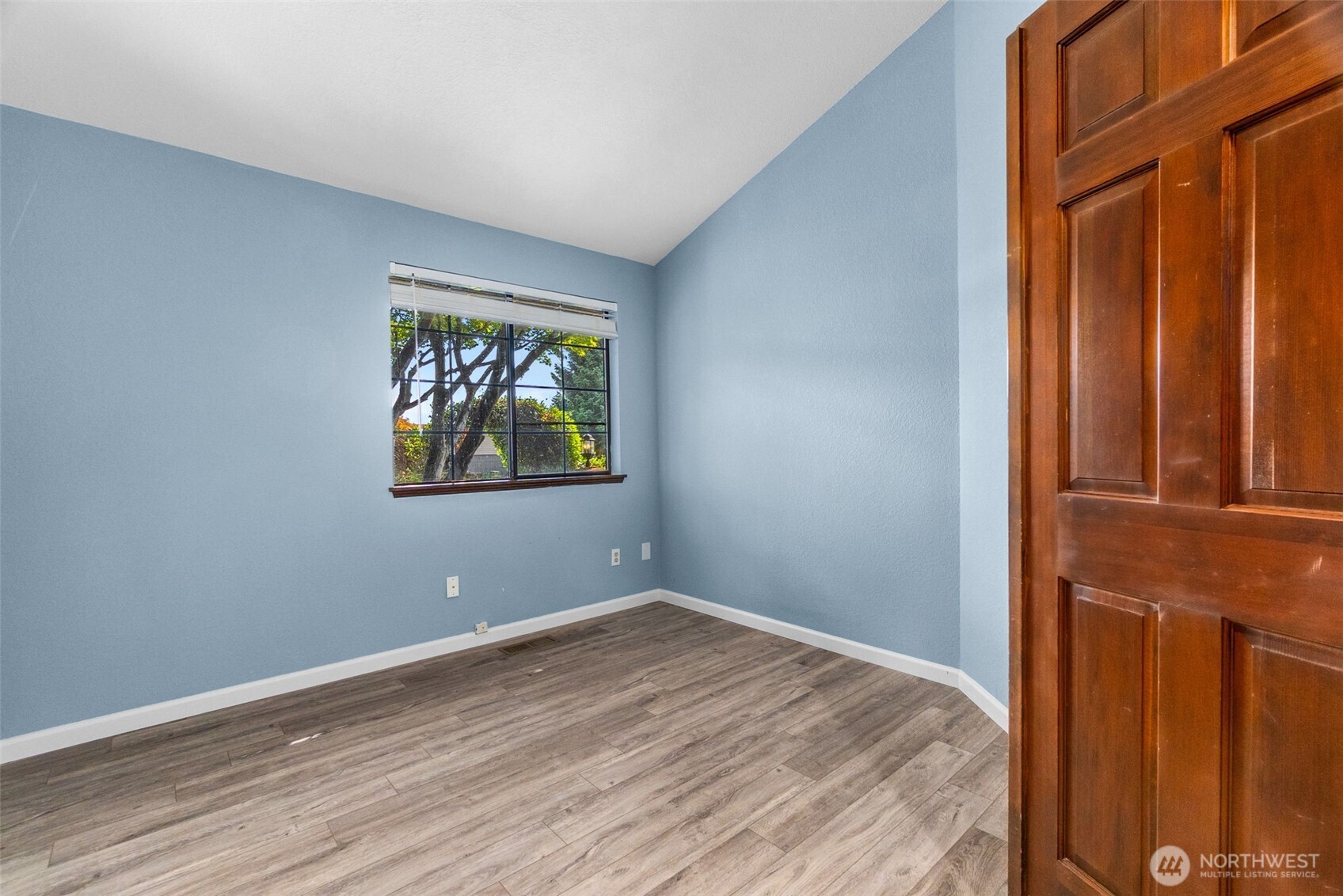 3902 Larchmont Avenue Property Photo 34
