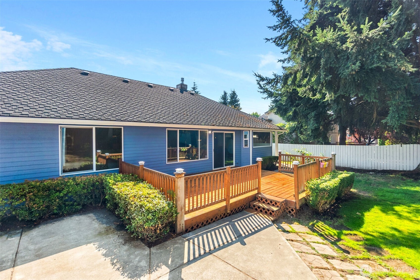 3902 Larchmont Avenue Property Photo 36