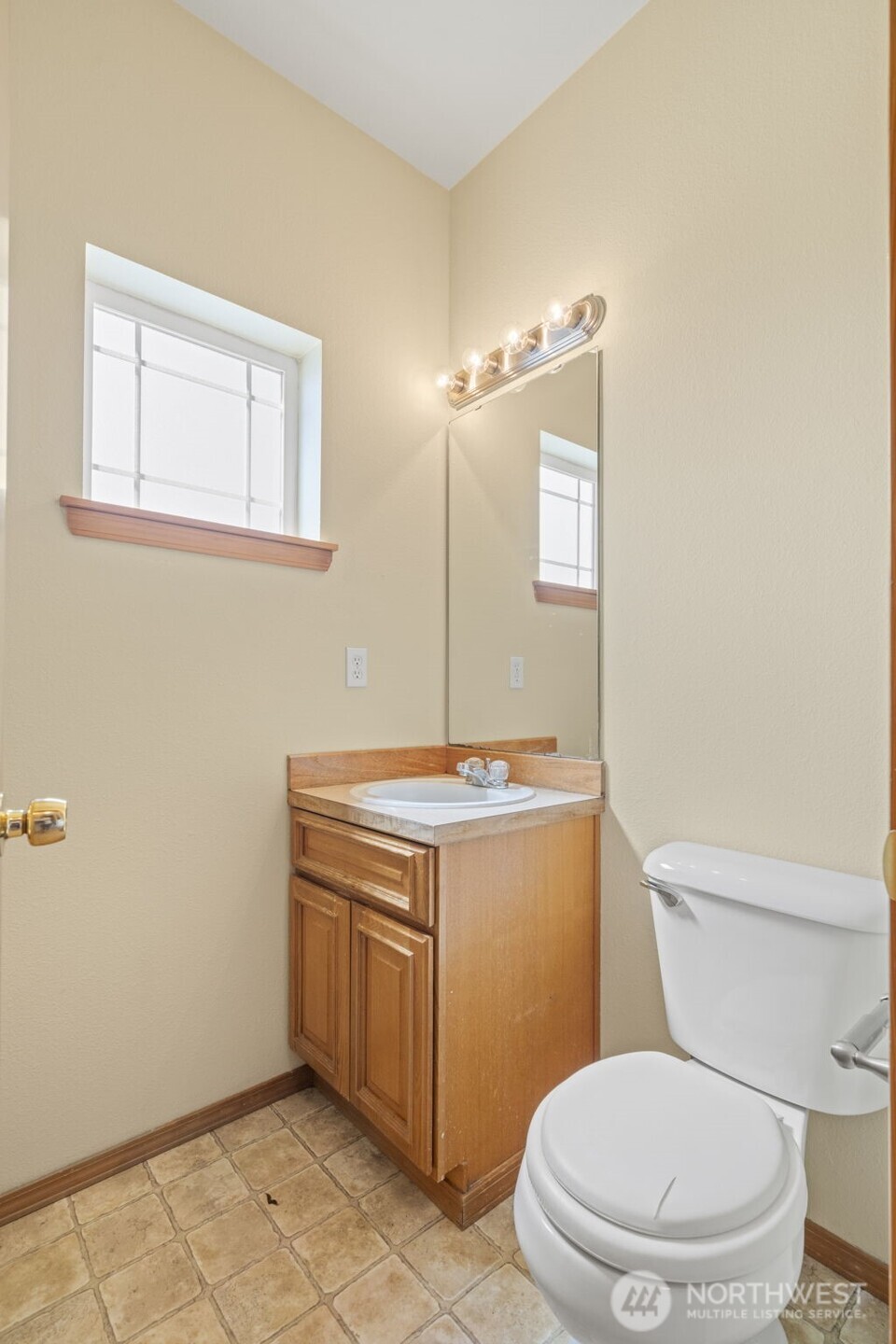 5621 S Lawrence Street D Property Photo 8