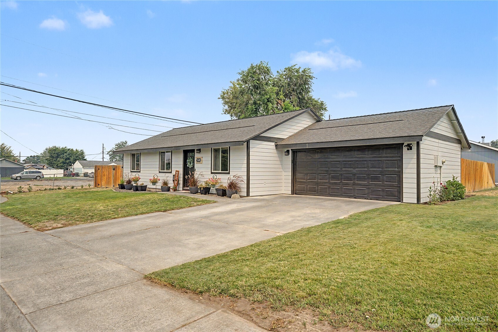 1153 S Grand Drive Property Photo 2
