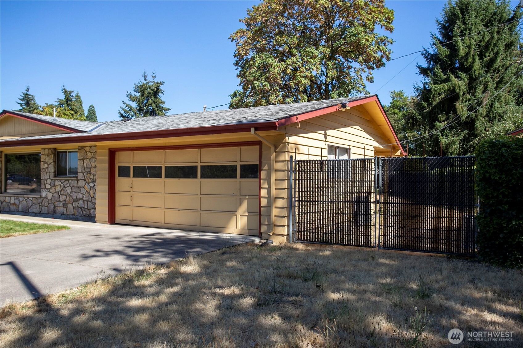 2607 Ne Whitman Avenue Property Photo 6