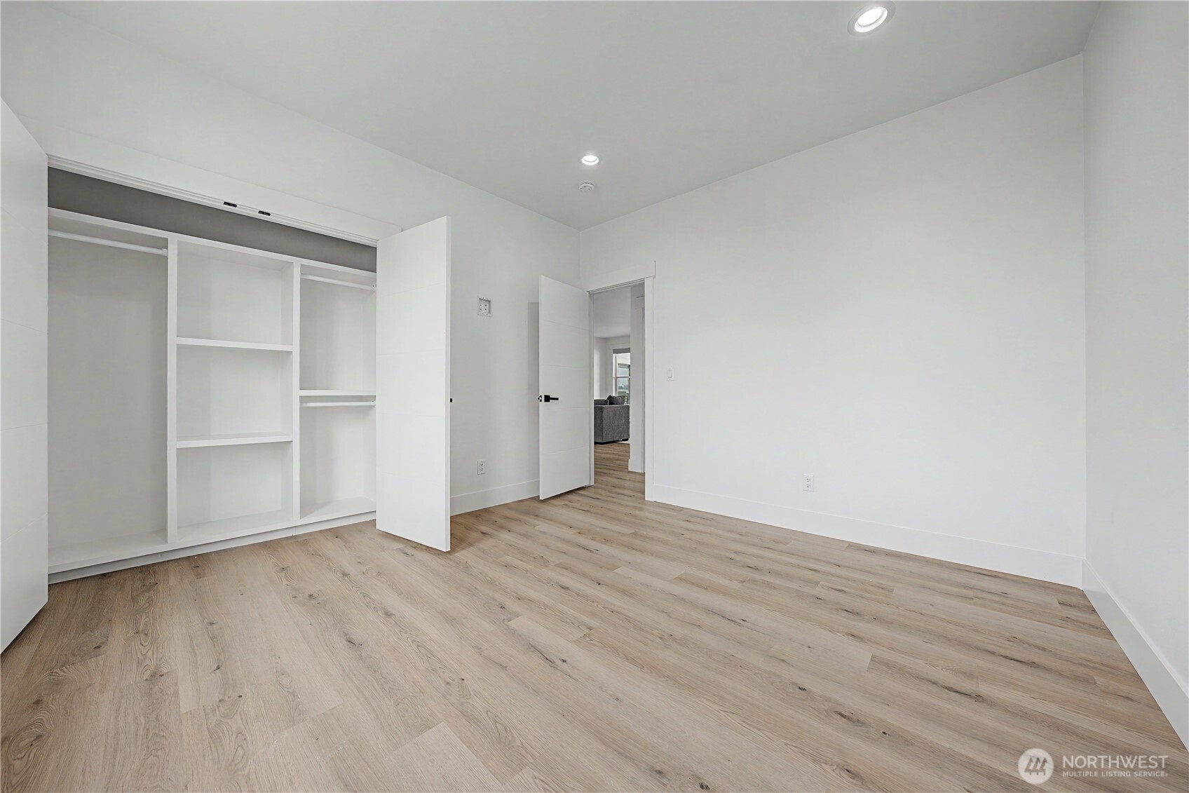 1405 W Lakeside Drive Property Photo 19