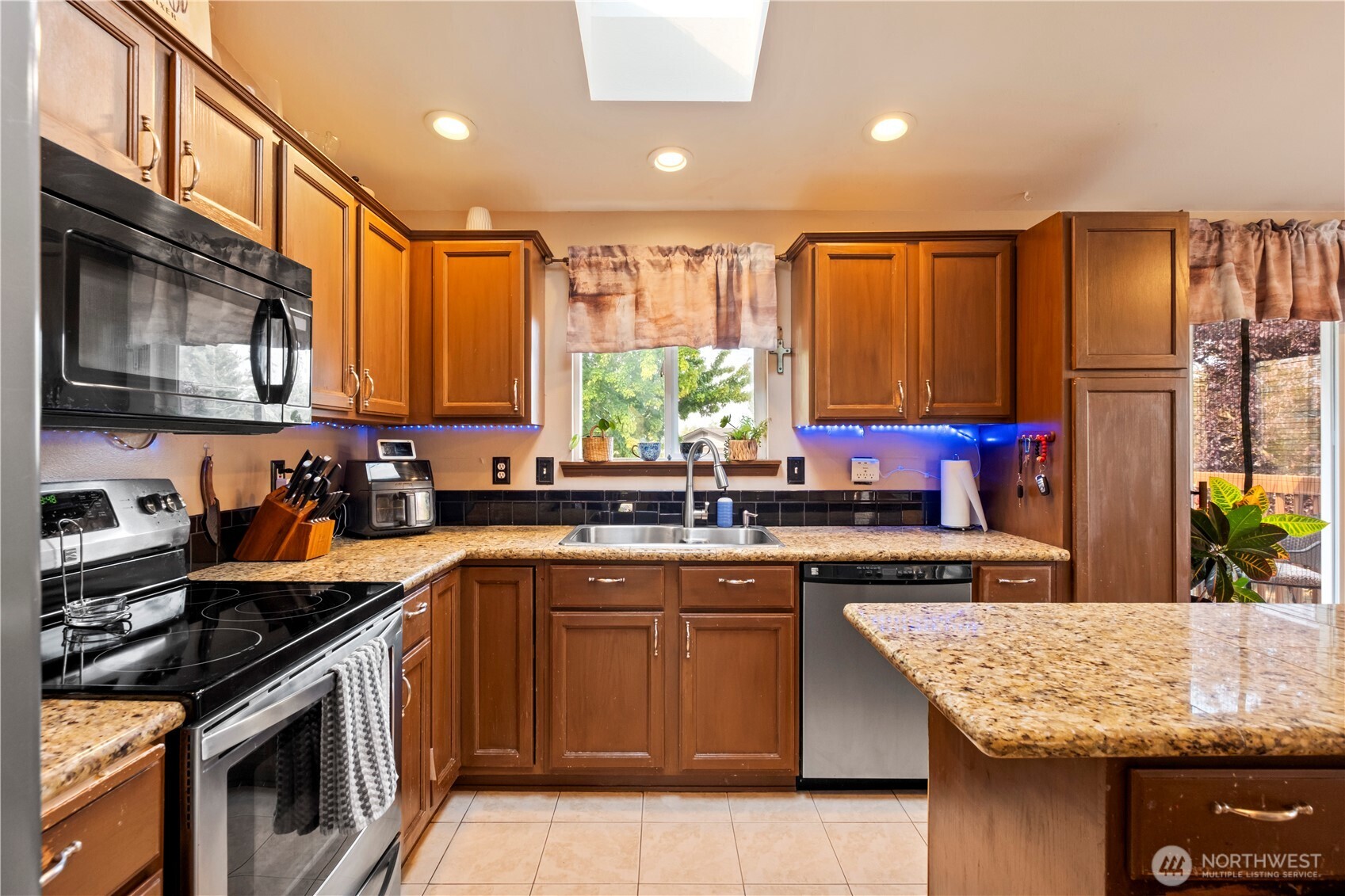 8324 17 Street Property Photo 6