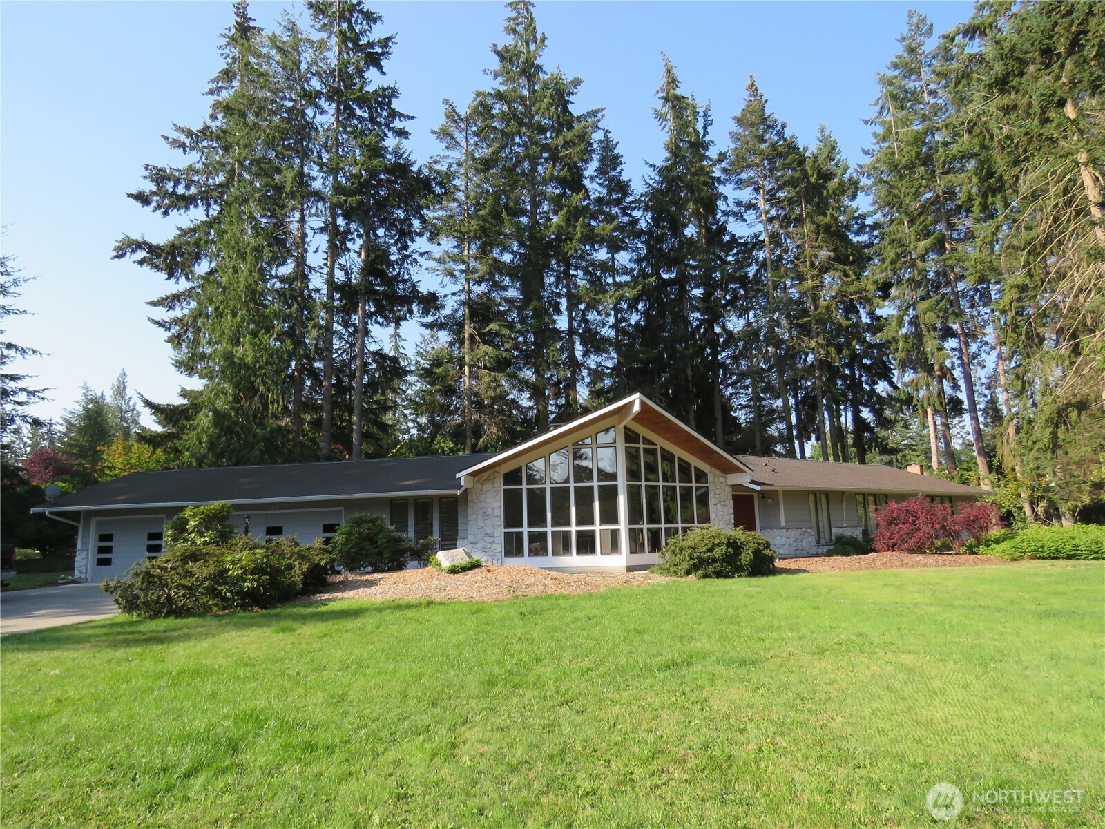 100 Sunland Drive Property Photo 1