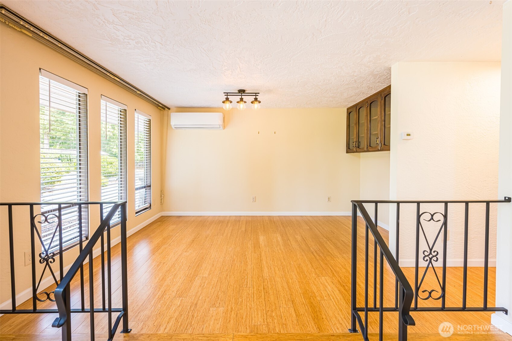 100 Sunland Drive Property Photo 6