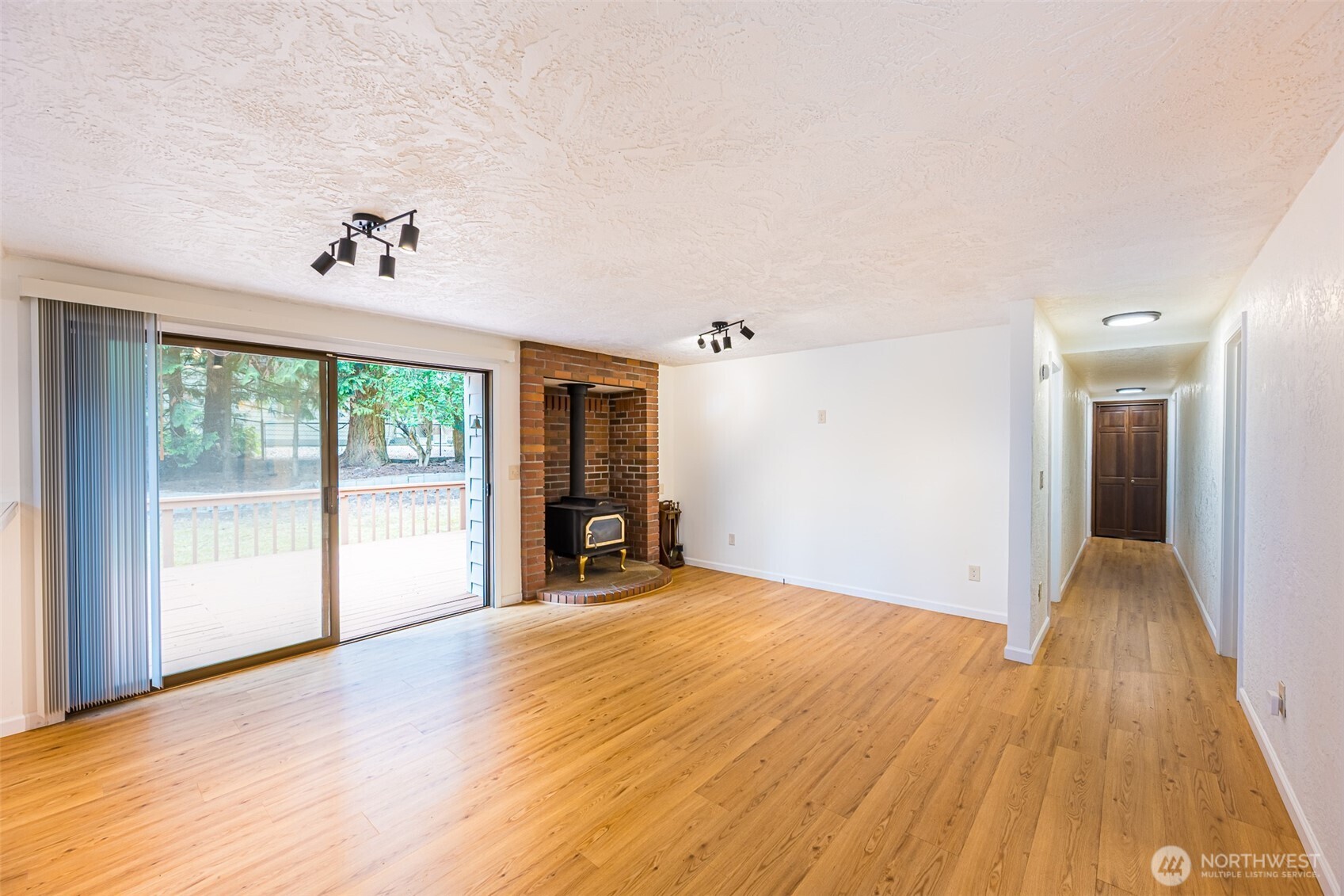 100 Sunland Drive Property Photo 10