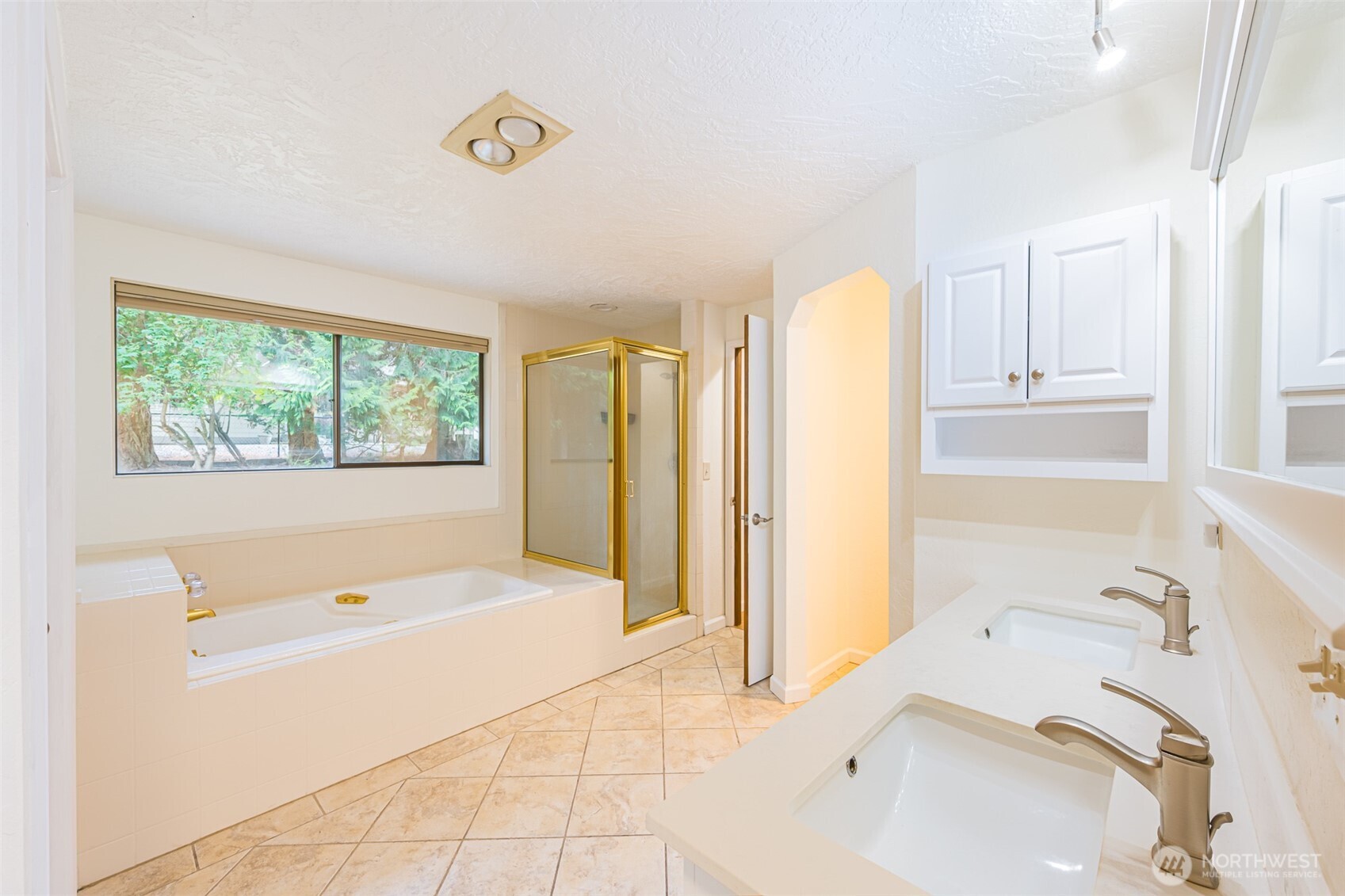 100 Sunland Drive Property Photo 15