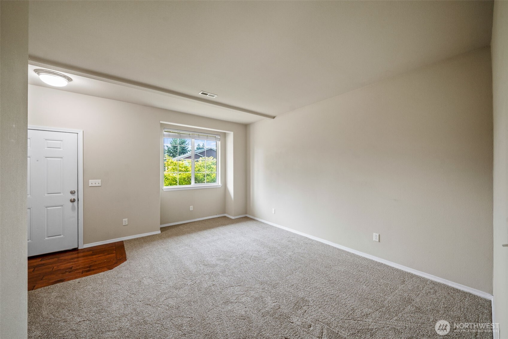 2523 10th Court Property Photo 6