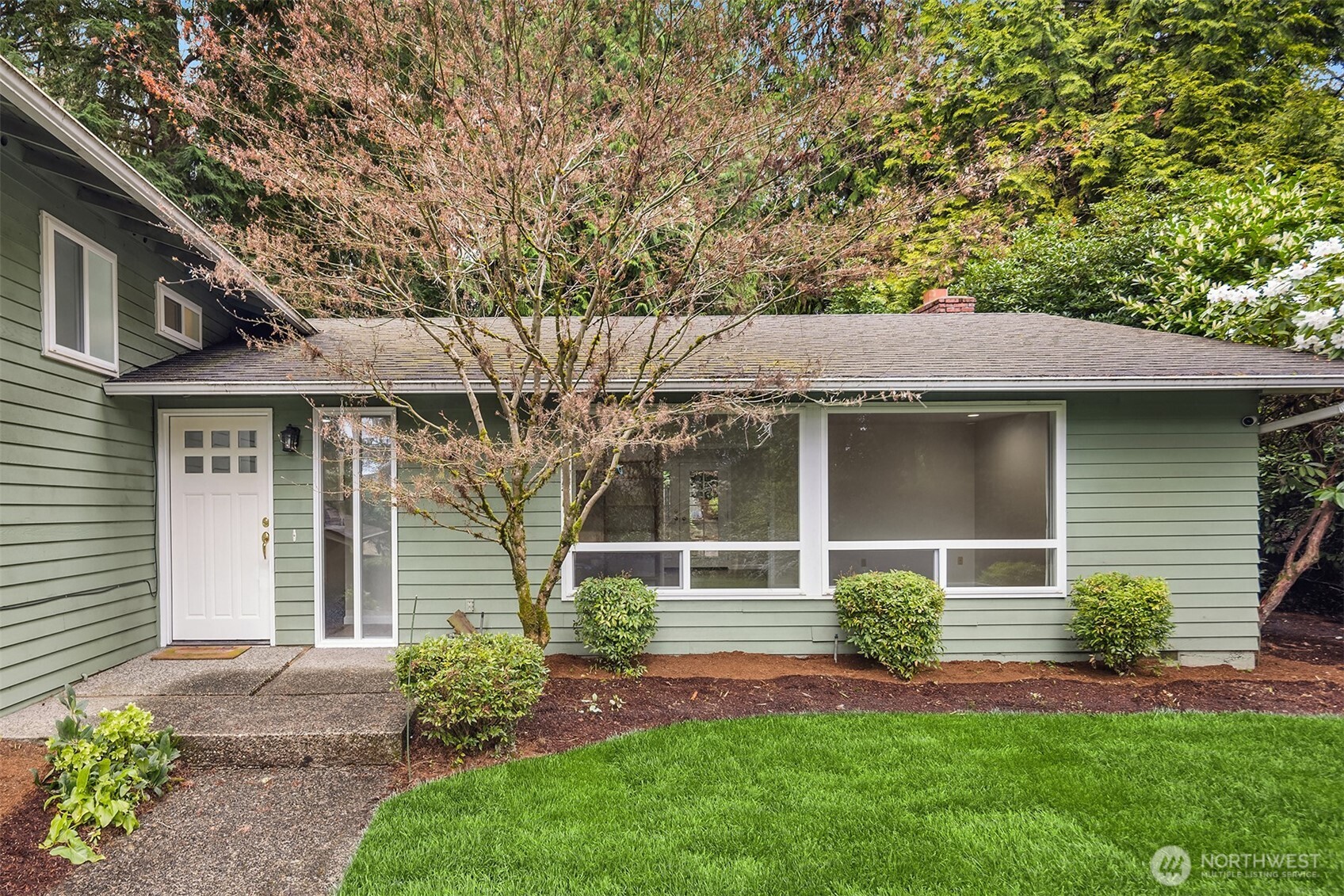 2711 101st Place Property Photo 2