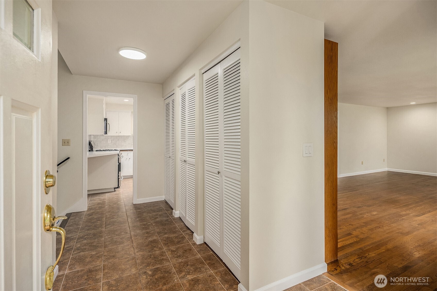 2711 101st Place Property Photo 3