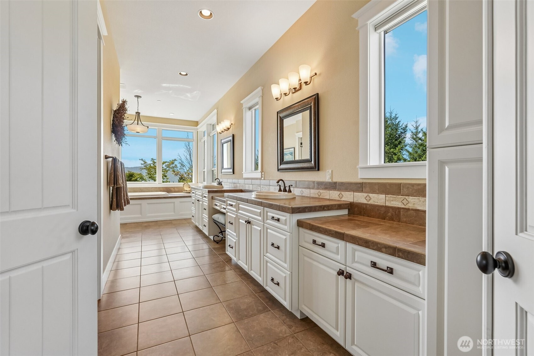 1384 Bayswater Road Property Photo 21