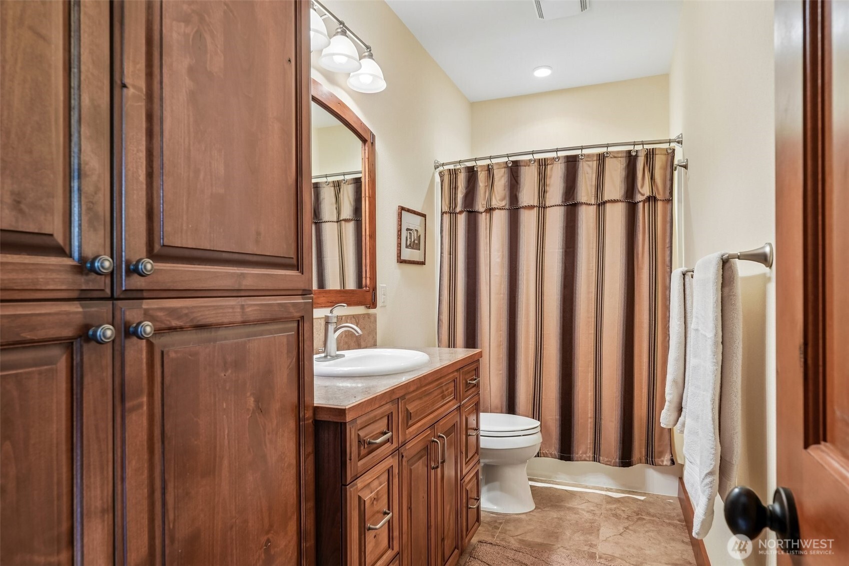 1384 Bayswater Road Property Photo 33