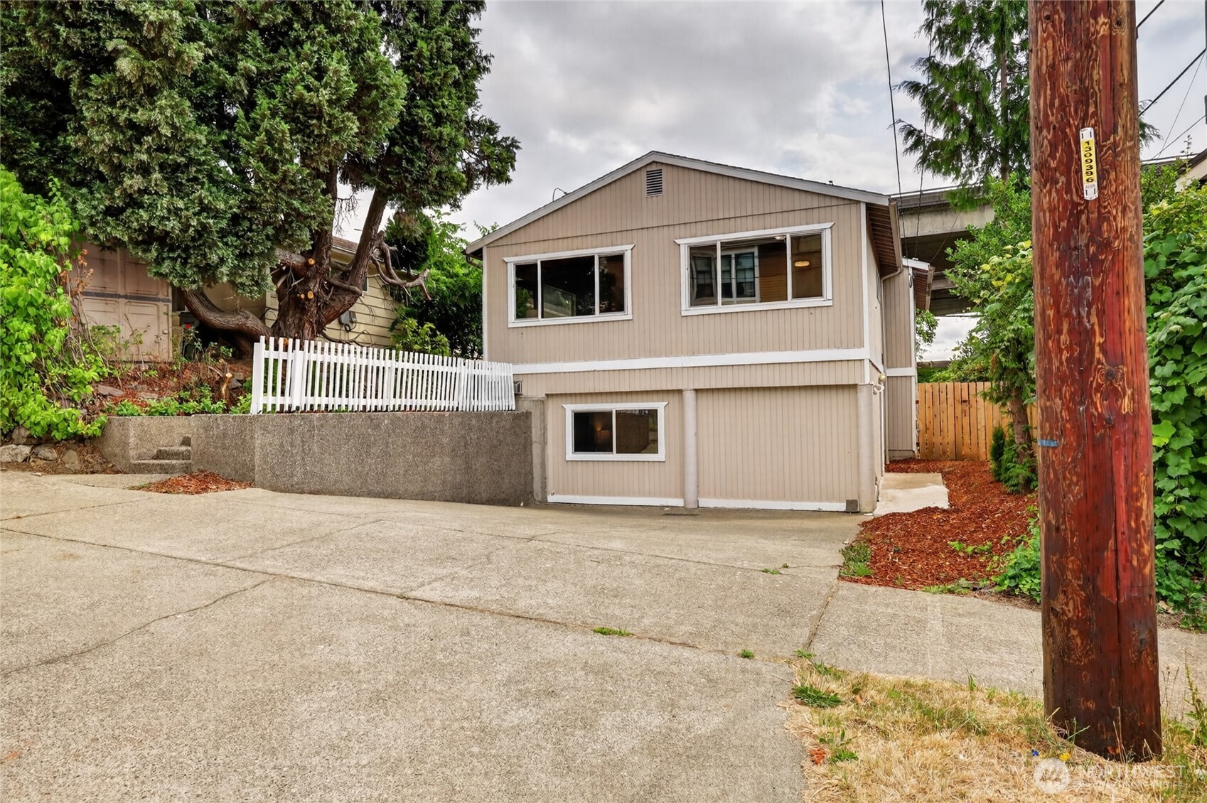 4042 5th Avenue Property Photo 1