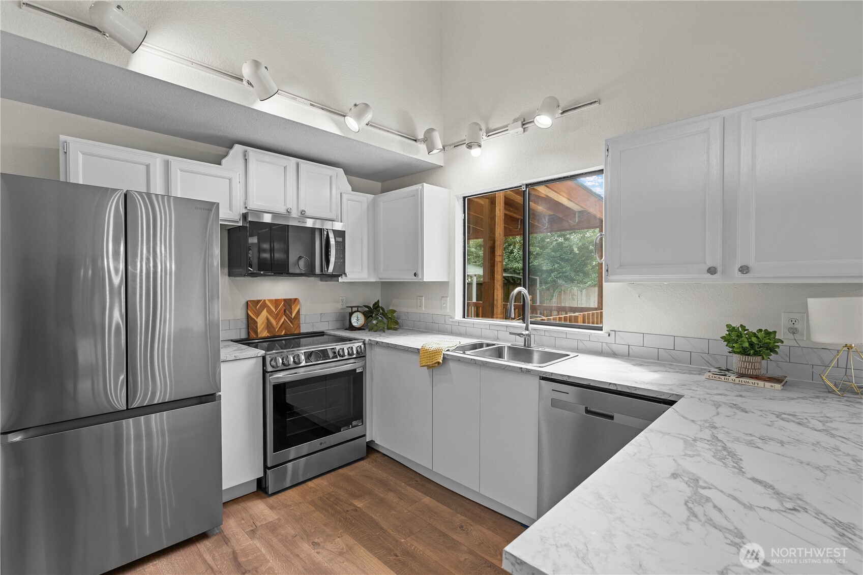 410 Warwick Street Property Photo 11