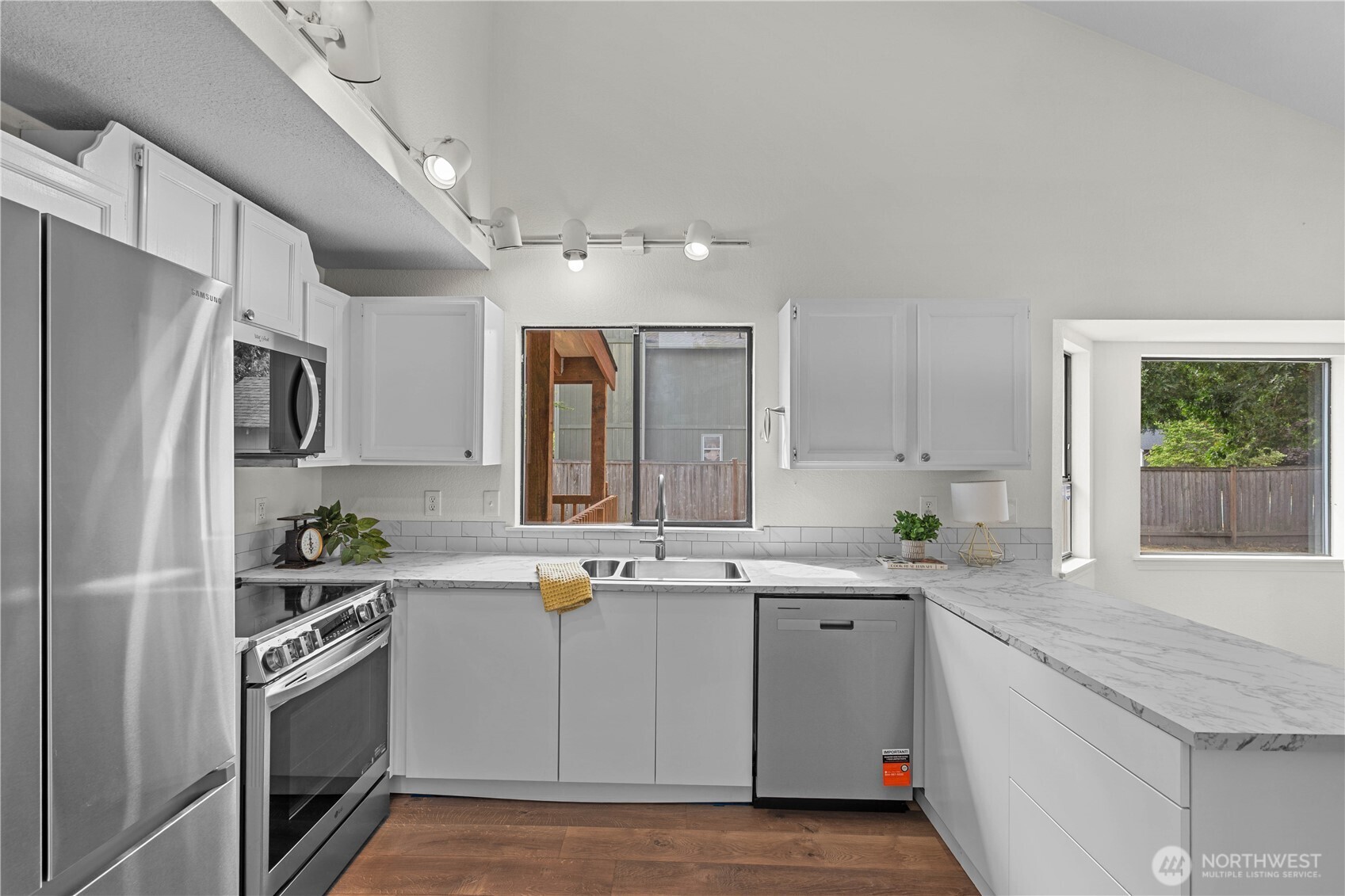 410 Warwick Street Property Photo 12