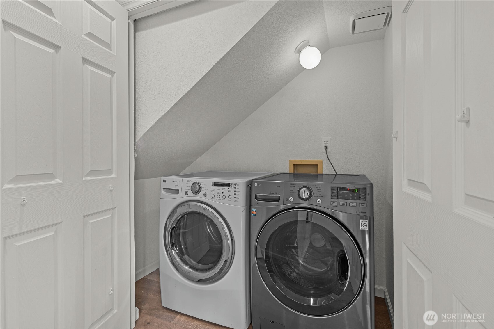 410 Warwick Street Property Photo 17