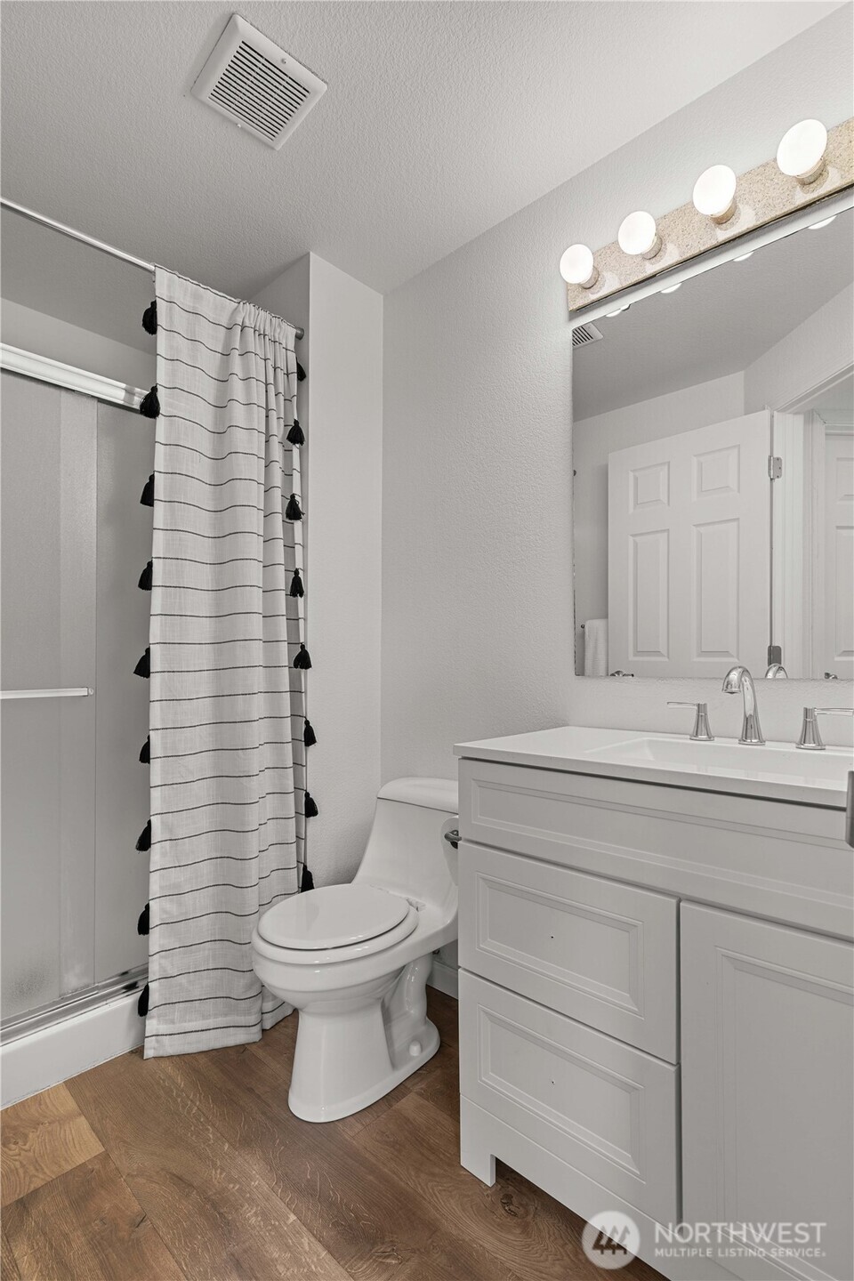 410 Warwick Street Property Photo 20