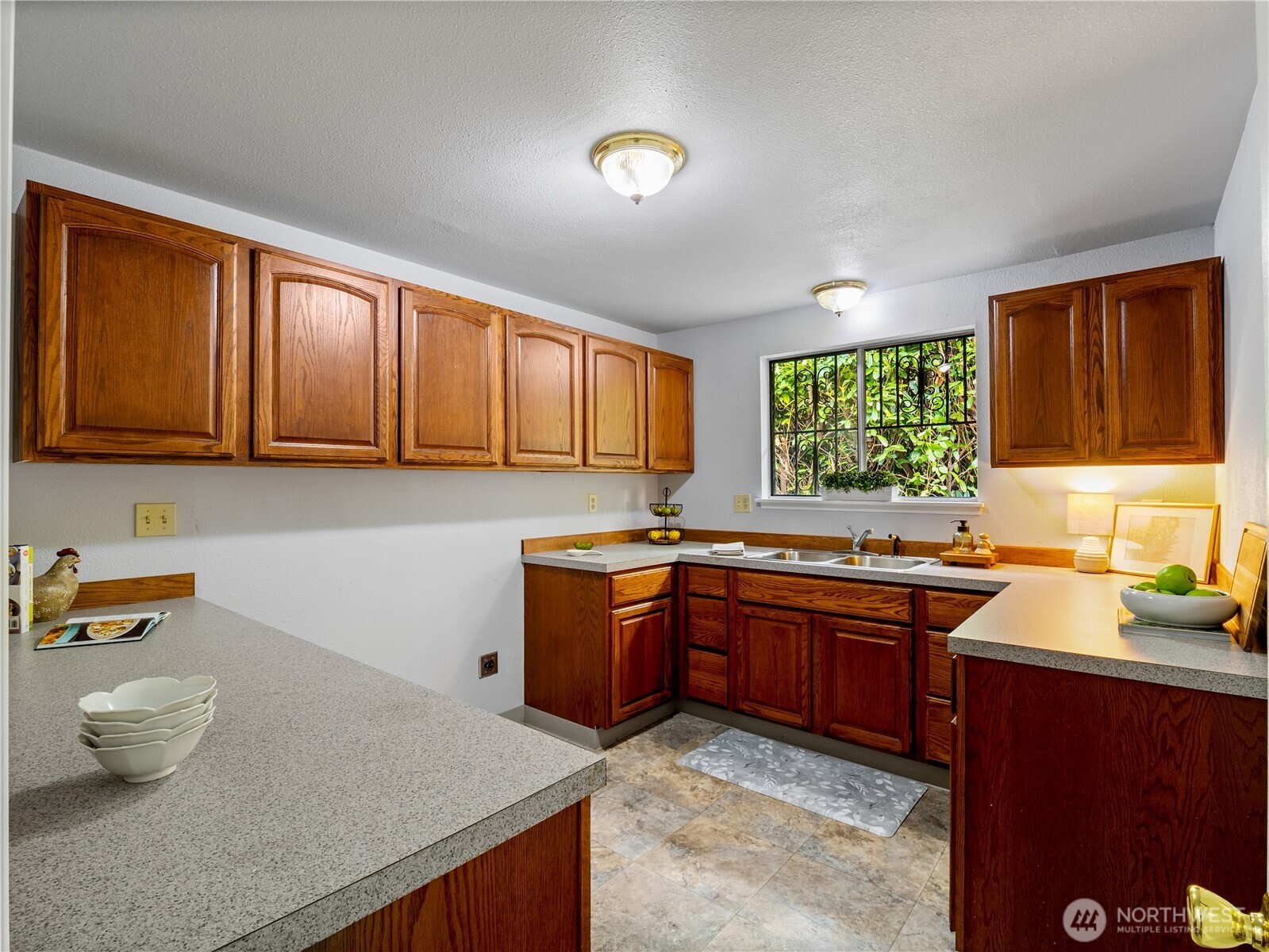3102 Bridgeport Way Property Photo 9